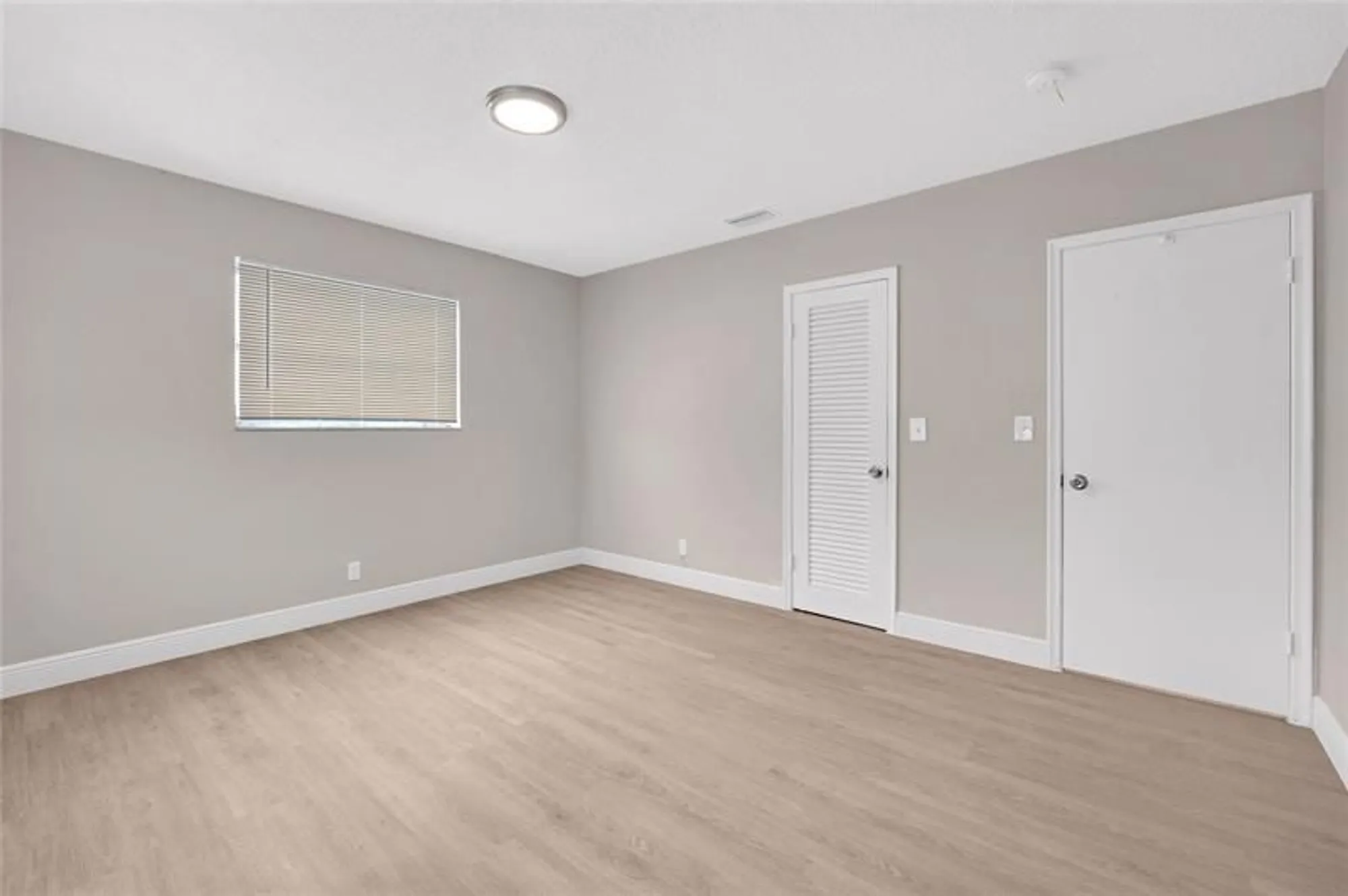 Property Slideshow image 9 of 14 | 3240 sheridan ln 117, Hollywood, FL, 33021