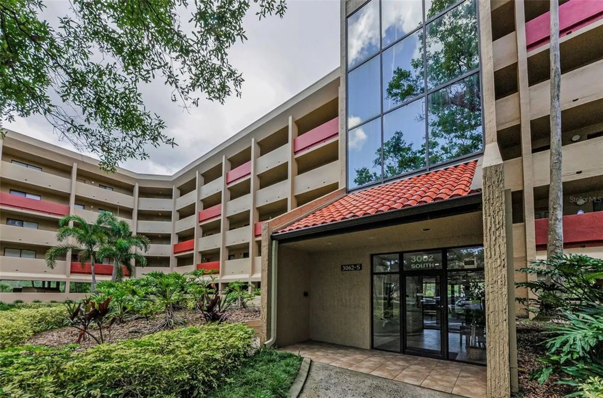 Property Slideshow image 3 of 47 | 3062 eastland blvd unit 308, Clearwater, FL, 33761