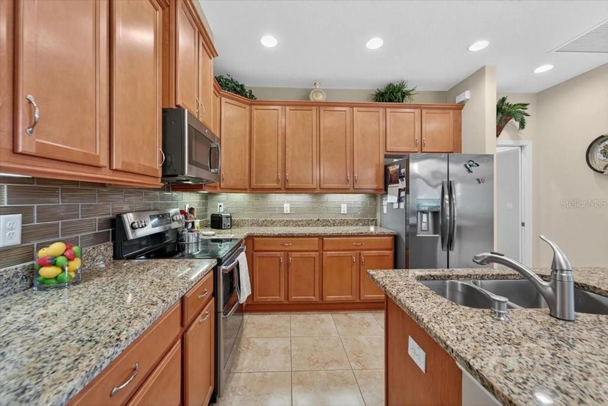 Property Slideshow image 15 of 66 | 821 chipper dr, Sun City Center, FL, 33573