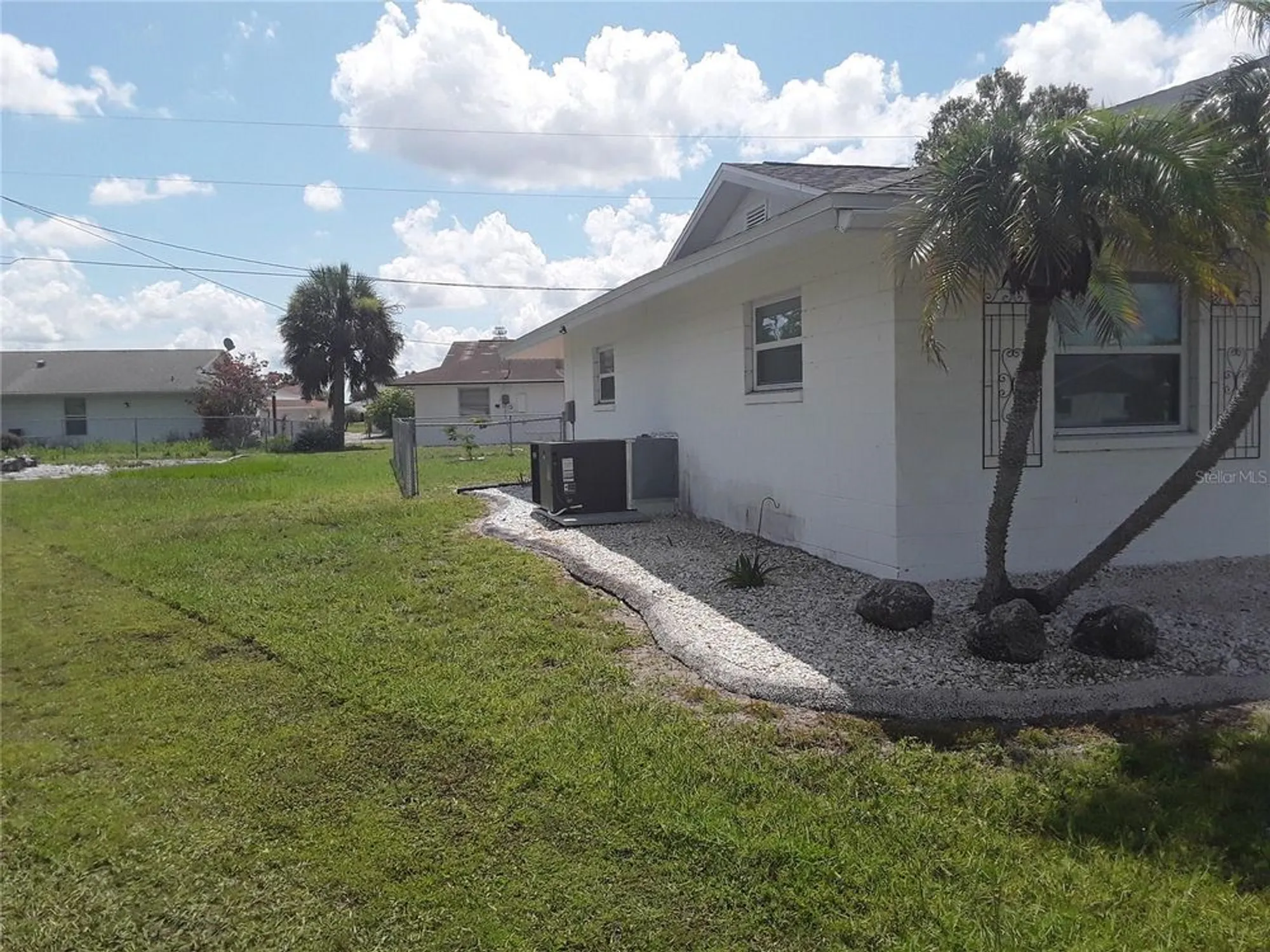 Property Slideshow image 19 of 48 | 702 cypress pl, Sun City Center, FL, 33573