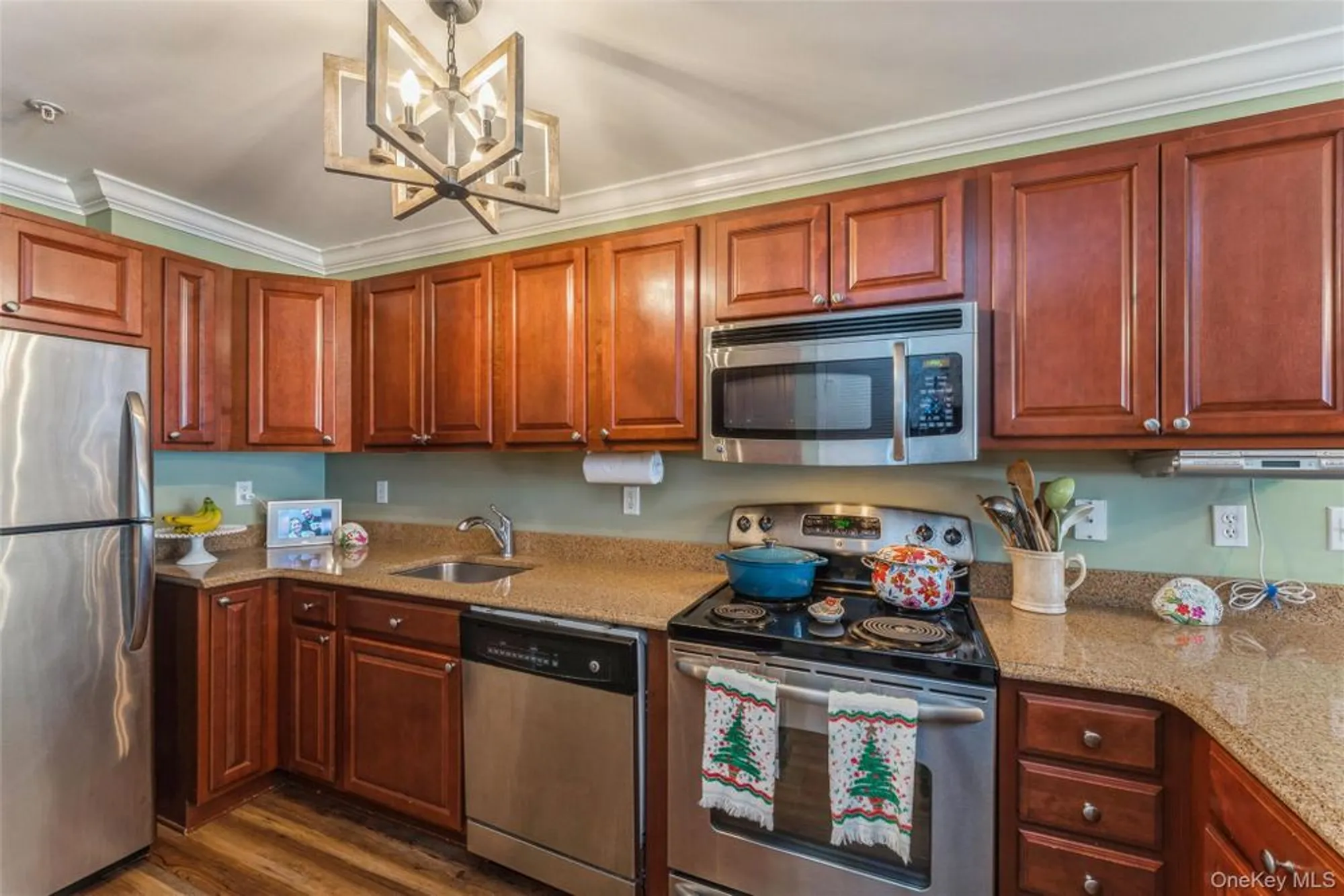 Property Slideshow image 16 of 31 | 1207 willow ln, Valley Stream, NY, 11580