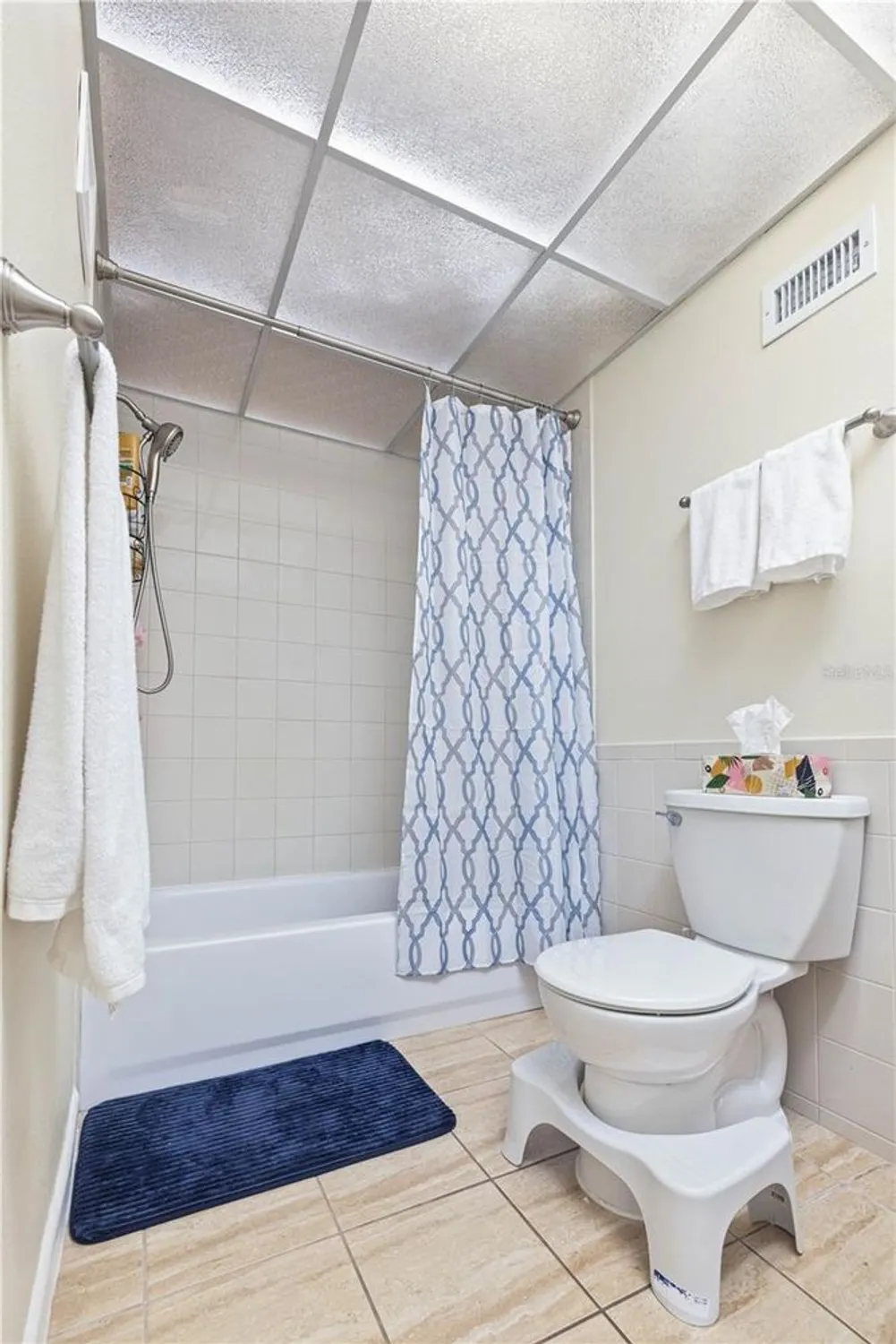 Property Slideshow image 21 of 29 | 19029 us highway 19 n apt 3-1, Clearwater, FL, 33764
