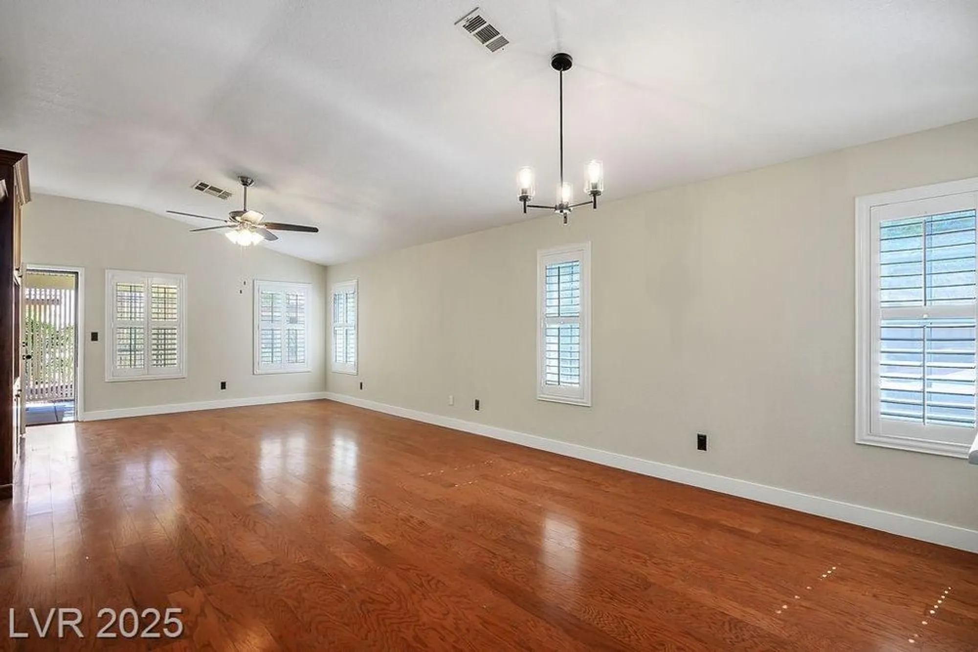 Property Slideshow image 4 of 32 | 4824 lawnwood ct, Las Vegas, NV, 89130