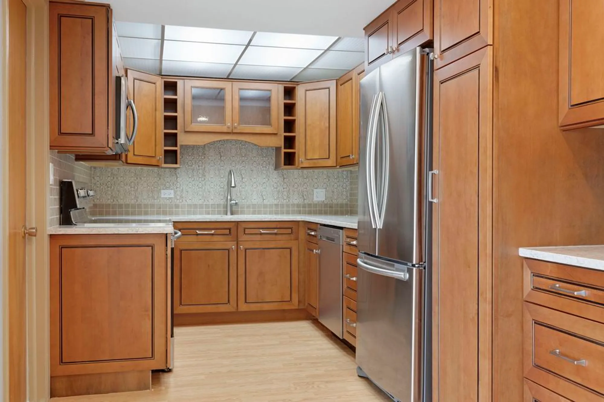 Property Slideshow image 3 of 15 | 5300 walnut ave 18e, Downers Grove, IL, 60515