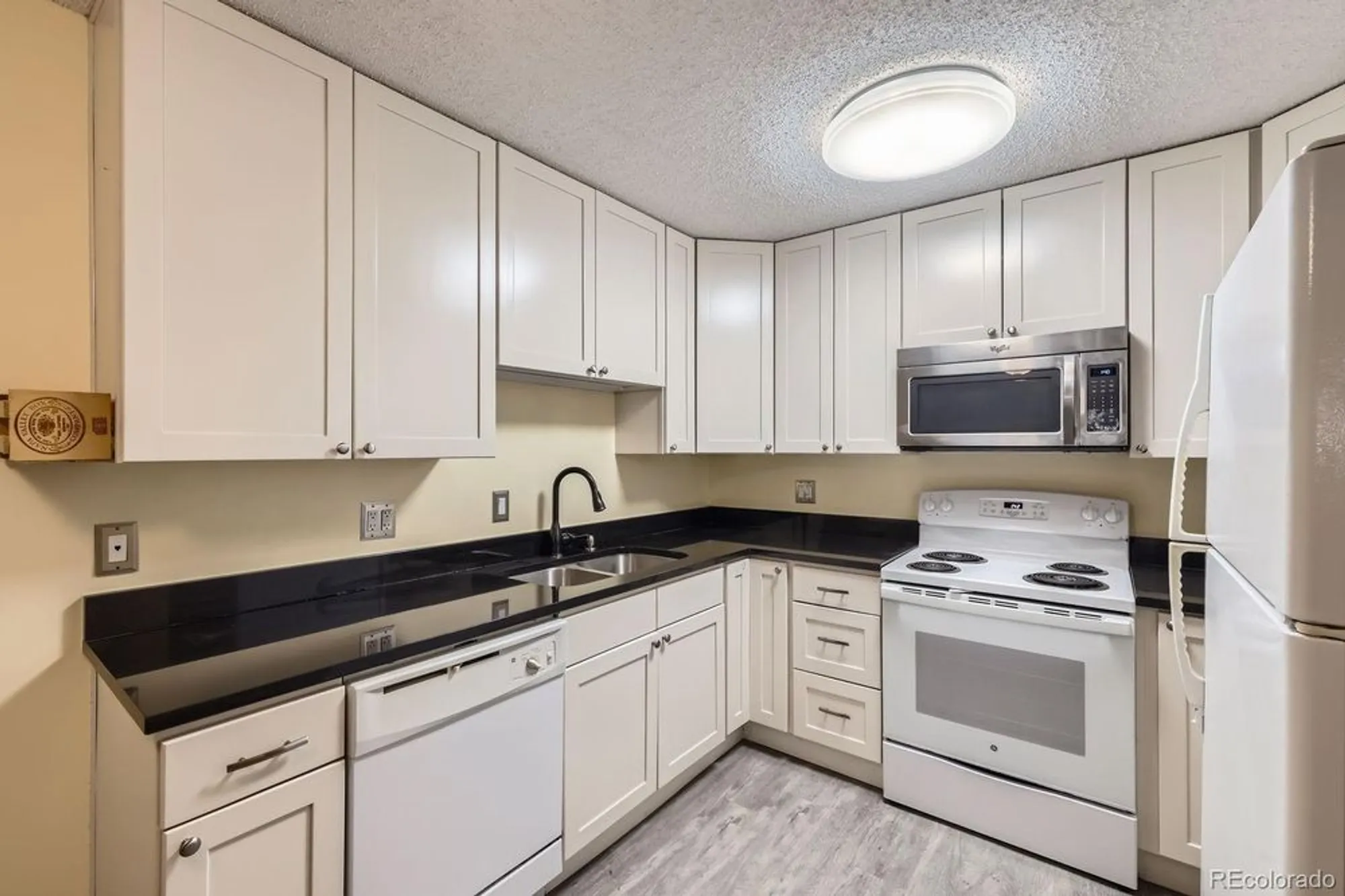 Property Slideshow image 10 of 17 | 3124 s wheeling way apt 102, Aurora, CO, 80014