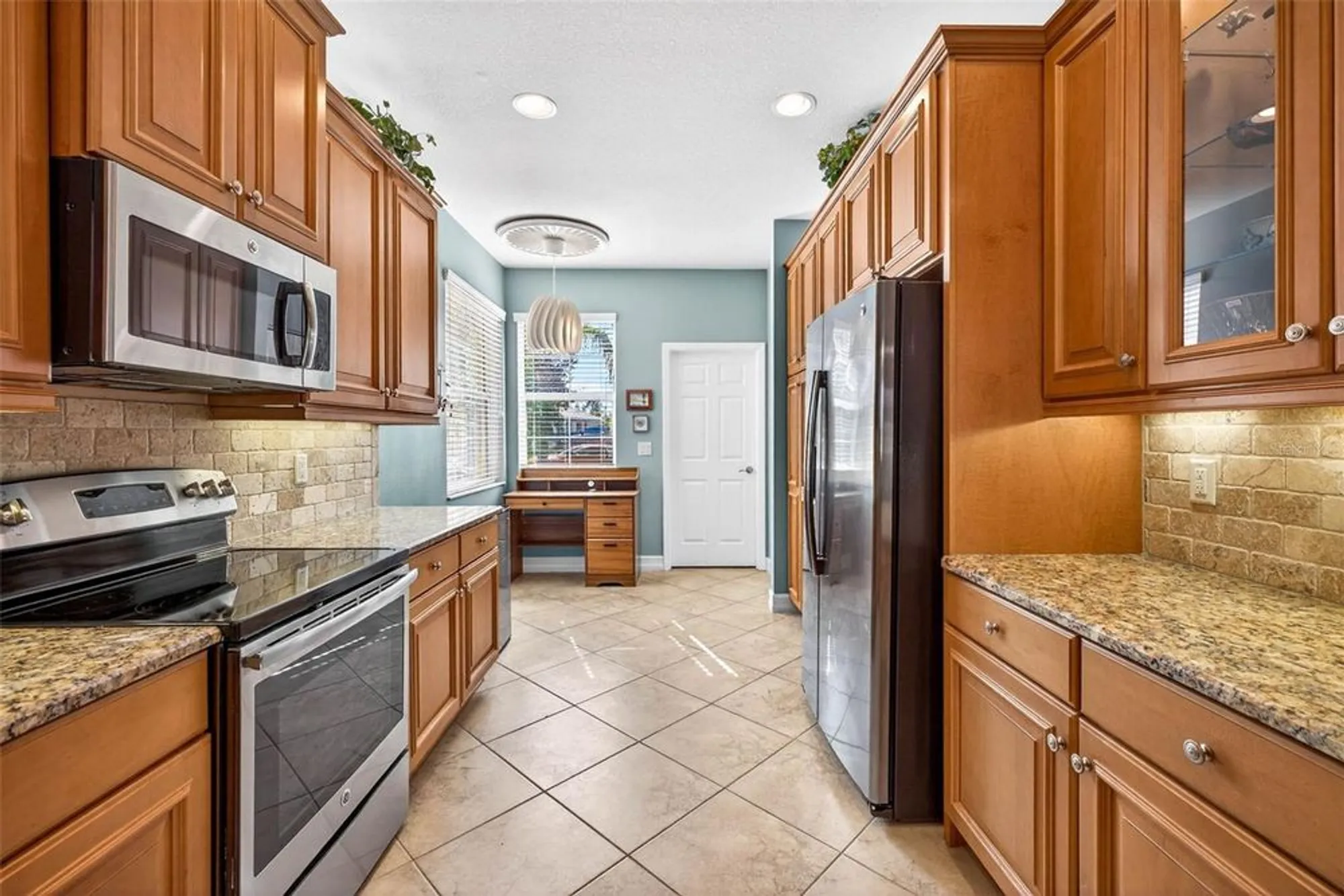 Property Slideshow image 19 of 64 | 15652 aurora lake cir, Wimauma, FL, 33598