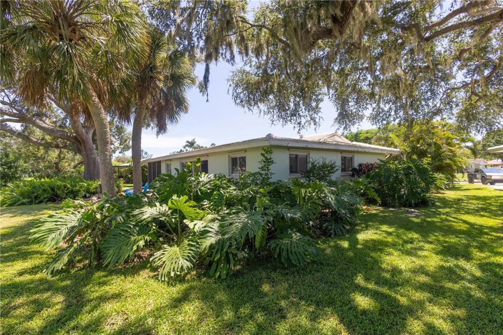 Property Slideshow image 36 of 52 | 3337 spring mill cir, Sarasota, FL, 34239