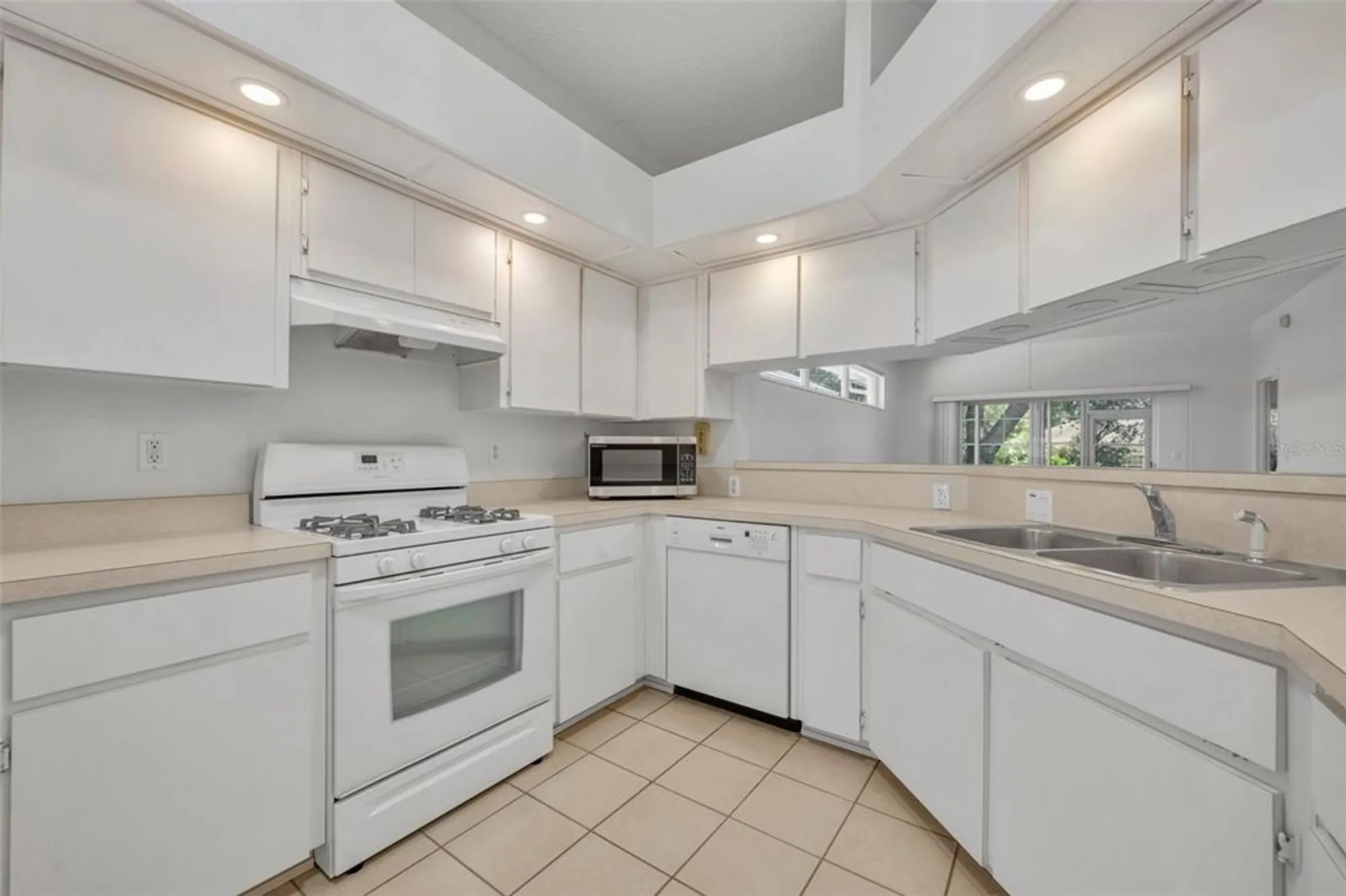 Property Slideshow image 18 of 60 | 5614 king james ave, Leesburg, FL, 34748