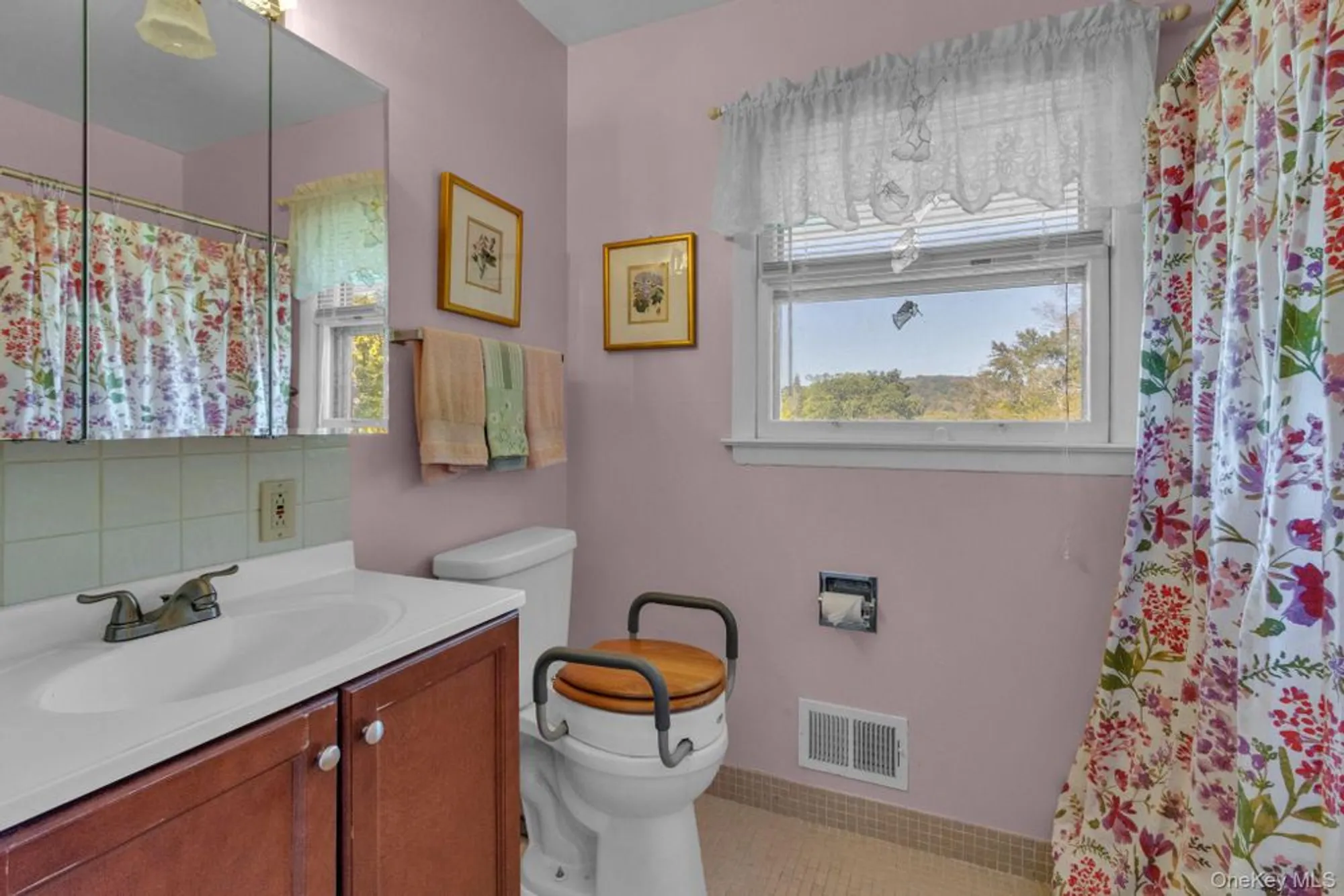 Property Slideshow image 28 of 44 | 34 warwick pl c, Yorktown Heights, NY, 10598