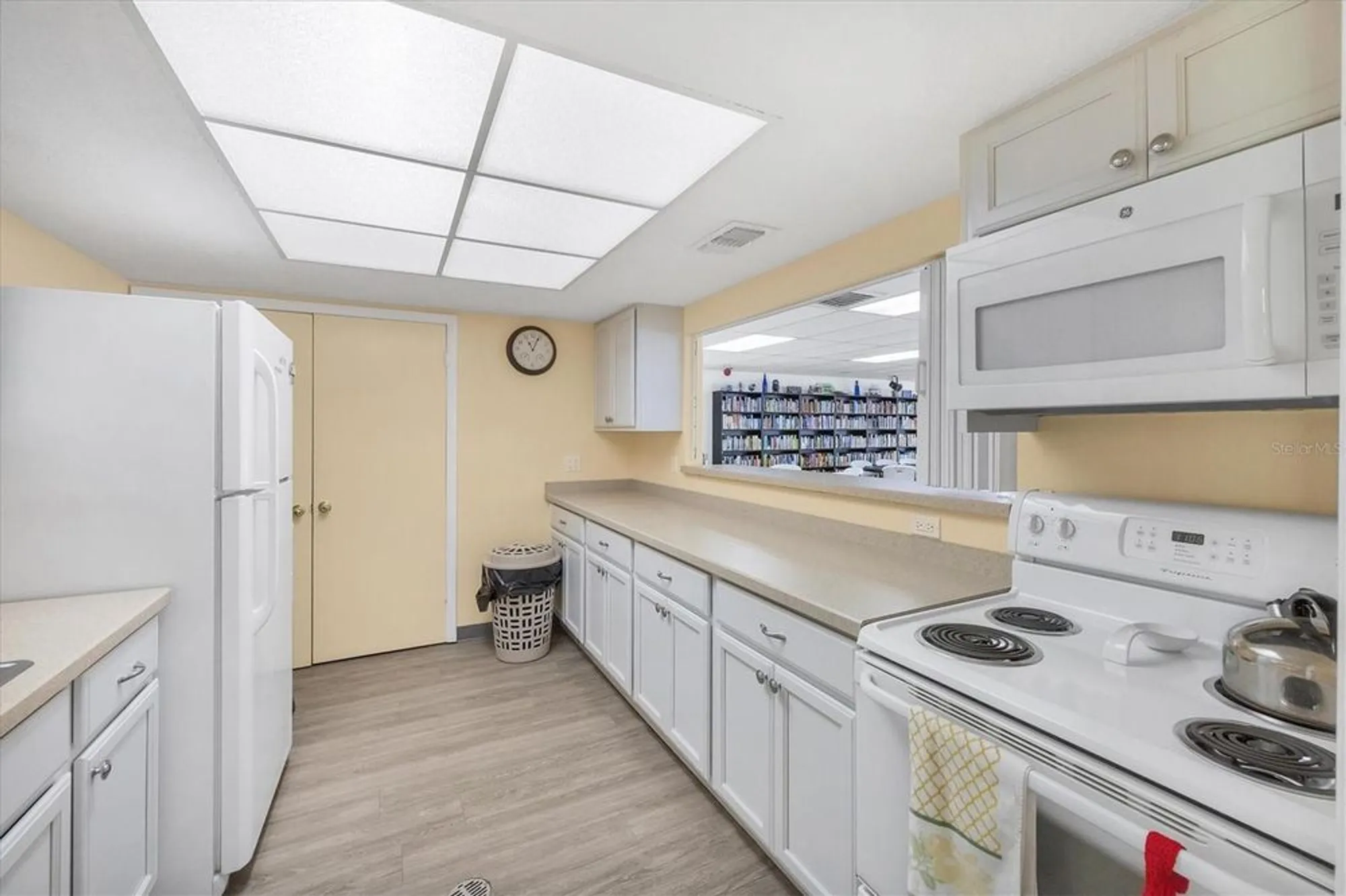 Property Slideshow image 43 of 58 | 3521 lake bayshore dr # 101 j, Bradenton, FL, 34205