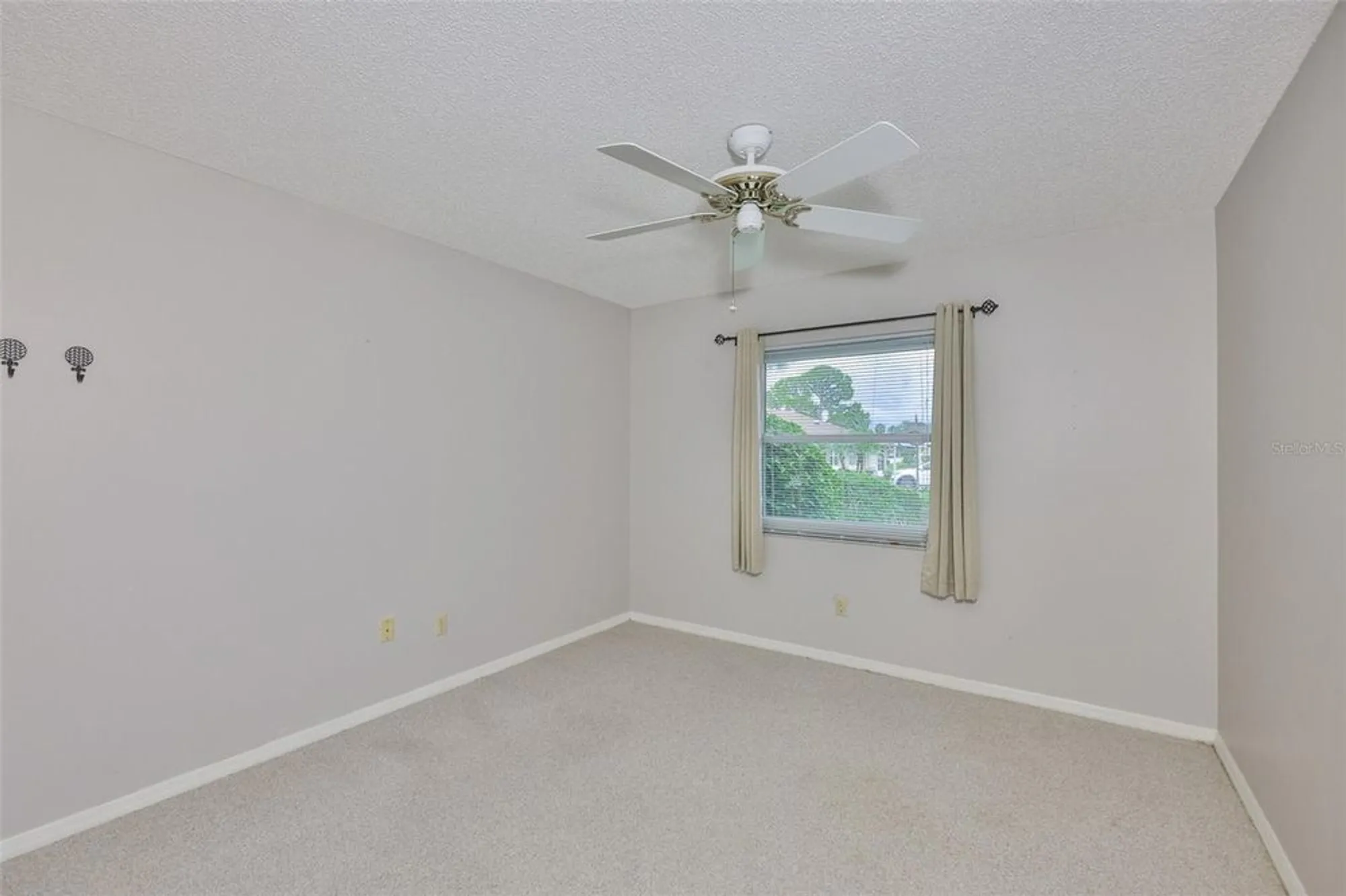 Property Slideshow image 18 of 36 | 2206 horsham pl, Sun City Center, FL, 33573