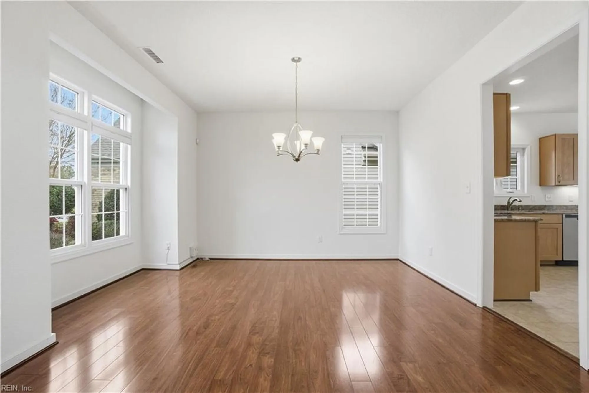 Property Slideshow image 12 of 50 | 502 dunning ln, Chesapeake, VA, 23322