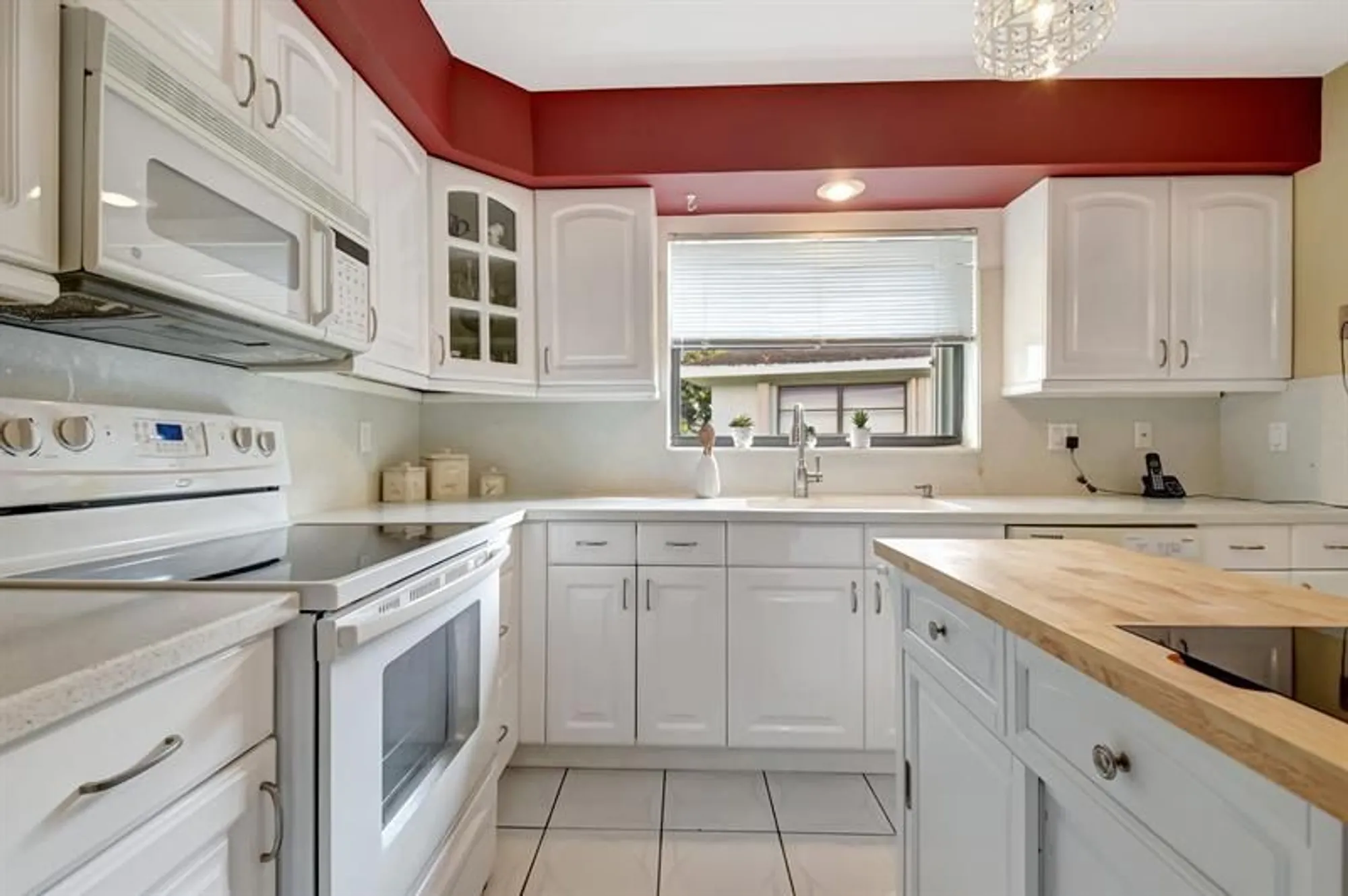 Property Slideshow image 23 of 66 | 9800 pecan tree dr b, Boynton Beach, FL, 33436