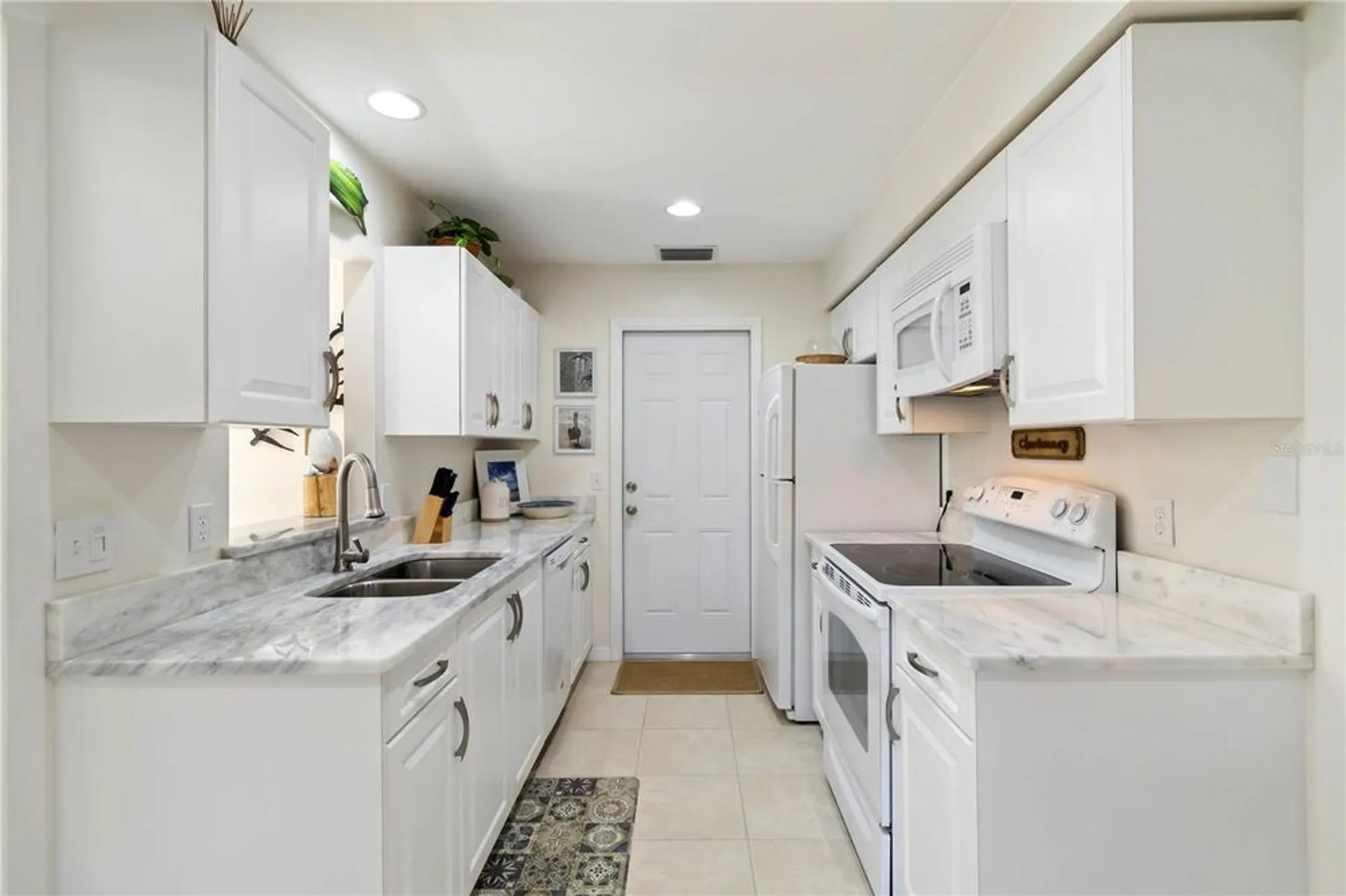 Property Slideshow image 11 of 38 | 609 deerwood ave, Englewood, FL, 34223