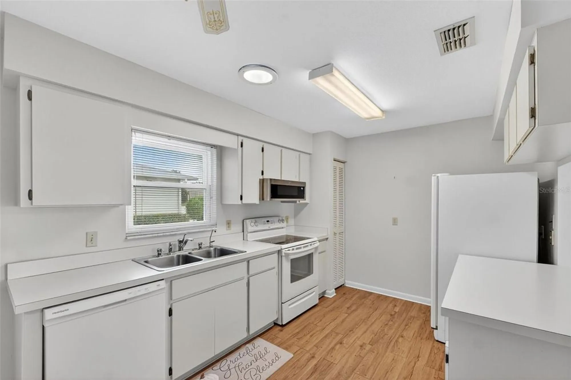 Property Slideshow image 7 of 42 | 2243 sea island cir, Lakeland, FL, 33810