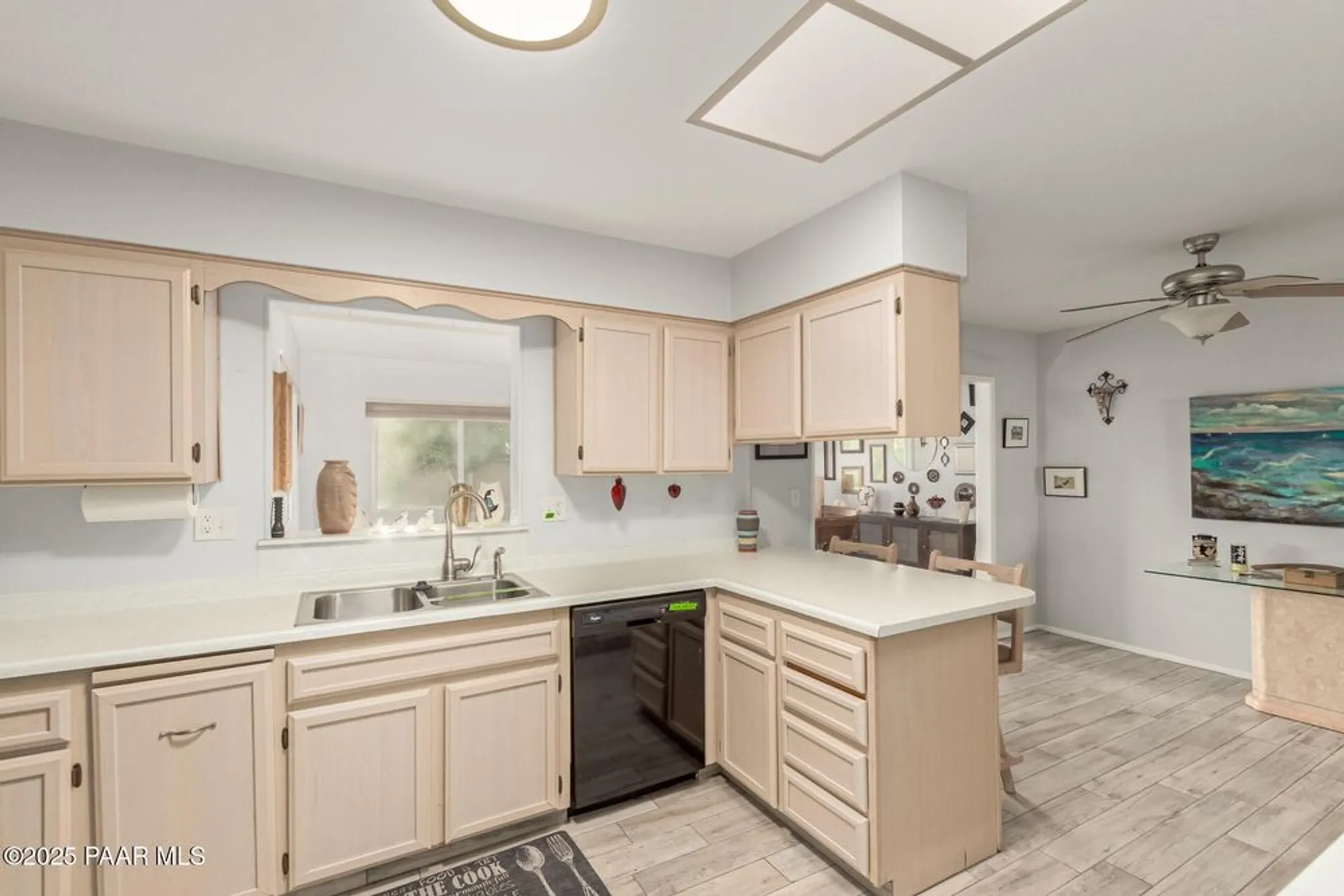 Property Slideshow image 10 of 29 | 10213 w kingswood cir, Sun City, AZ, 85351