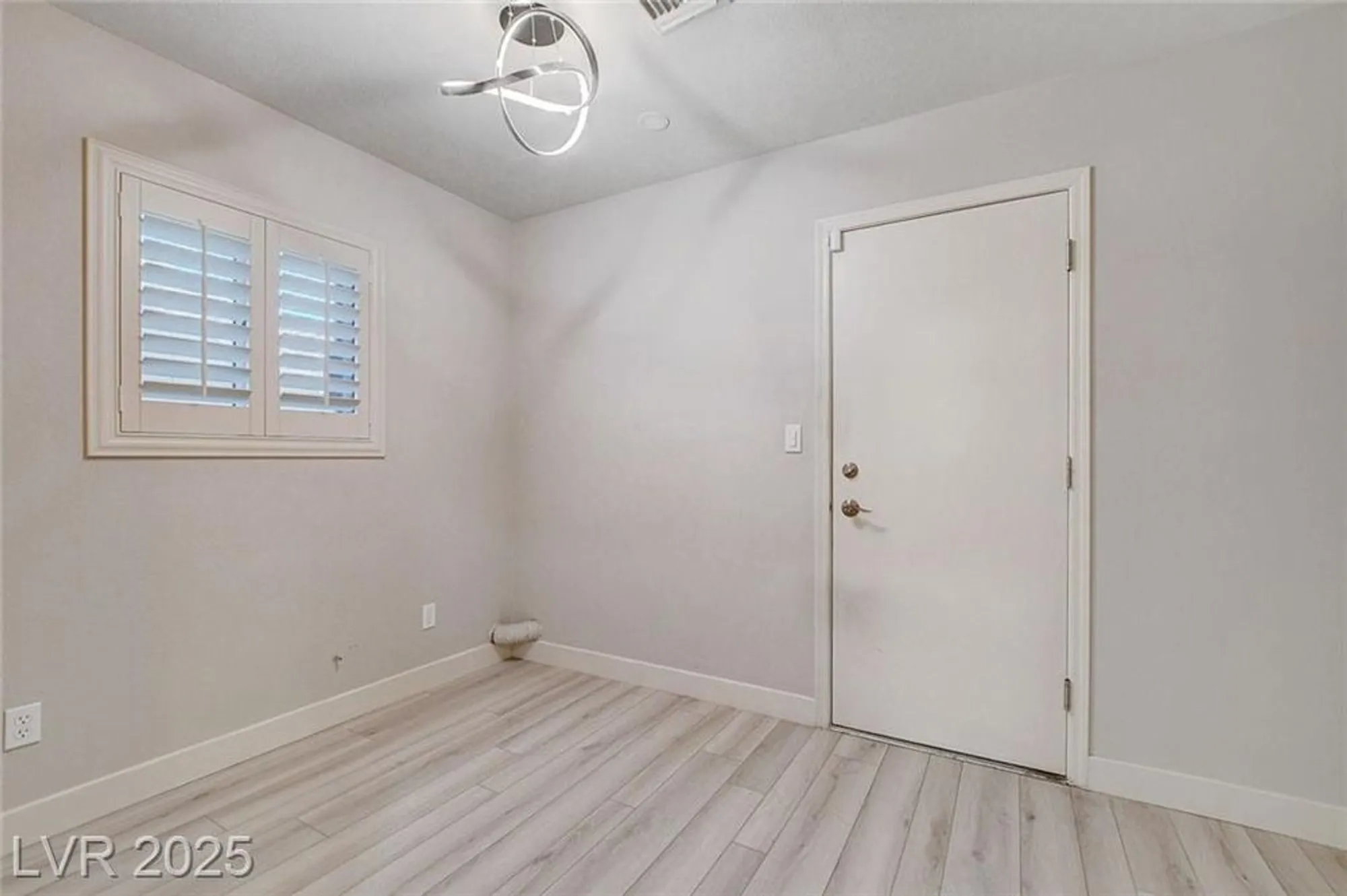Property Slideshow image 33 of 42 | 10044 woodhouse dr, Las Vegas, NV, 89134