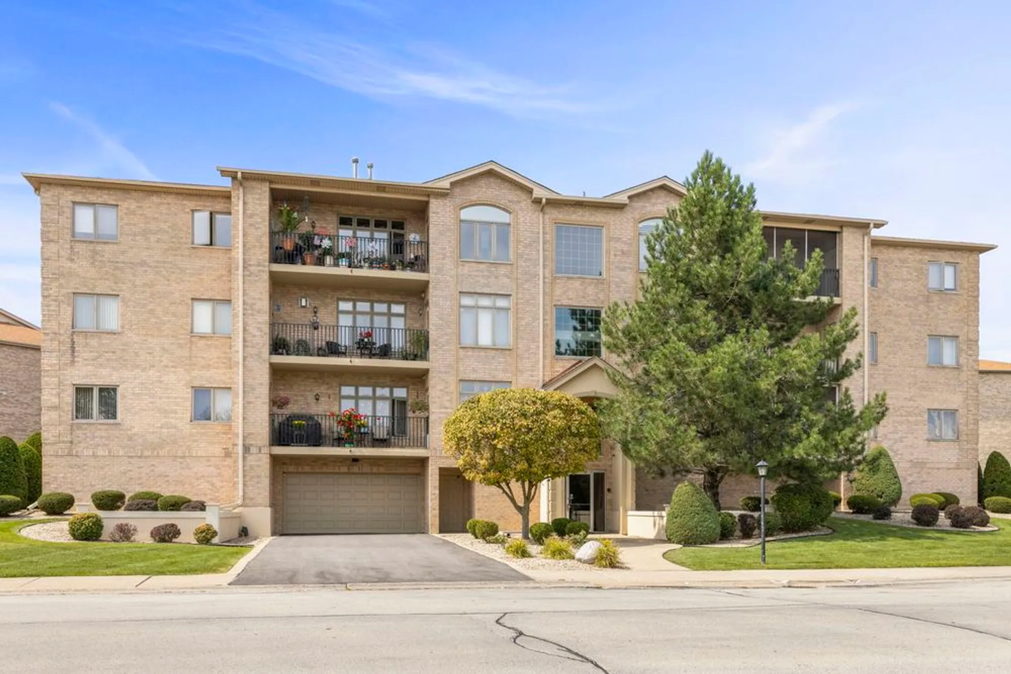 Property Slideshow image 2 of 23 | 18350 pine ridge dr apt 3d, Tinley Park, IL, 60477