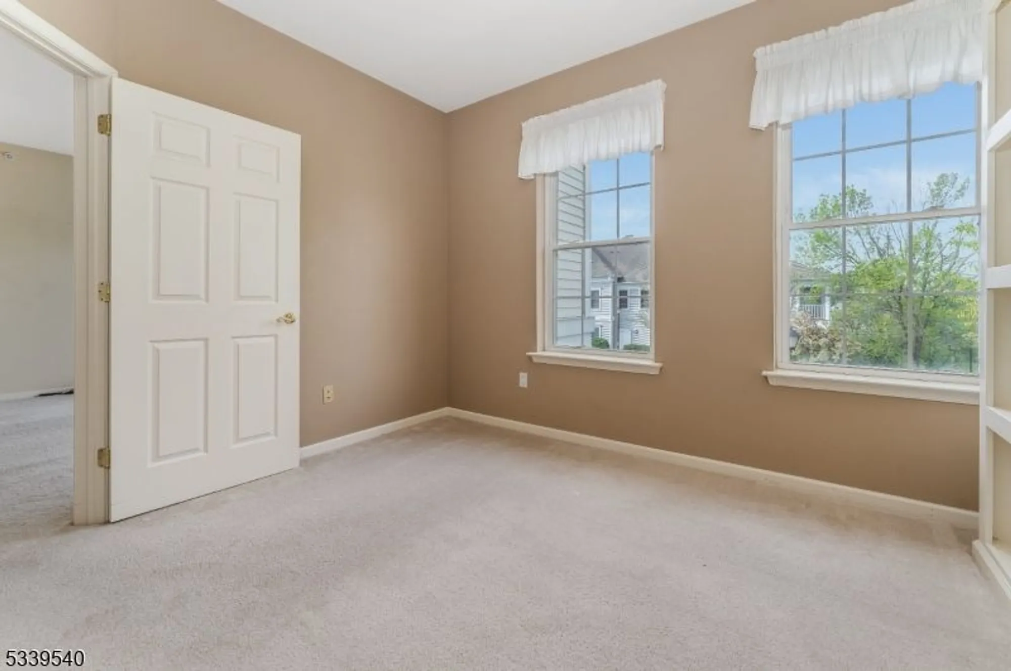 Property Slideshow image 12 of 48 | 6015 brookfield glen dr # 15, Belvidere, NJ, 07823