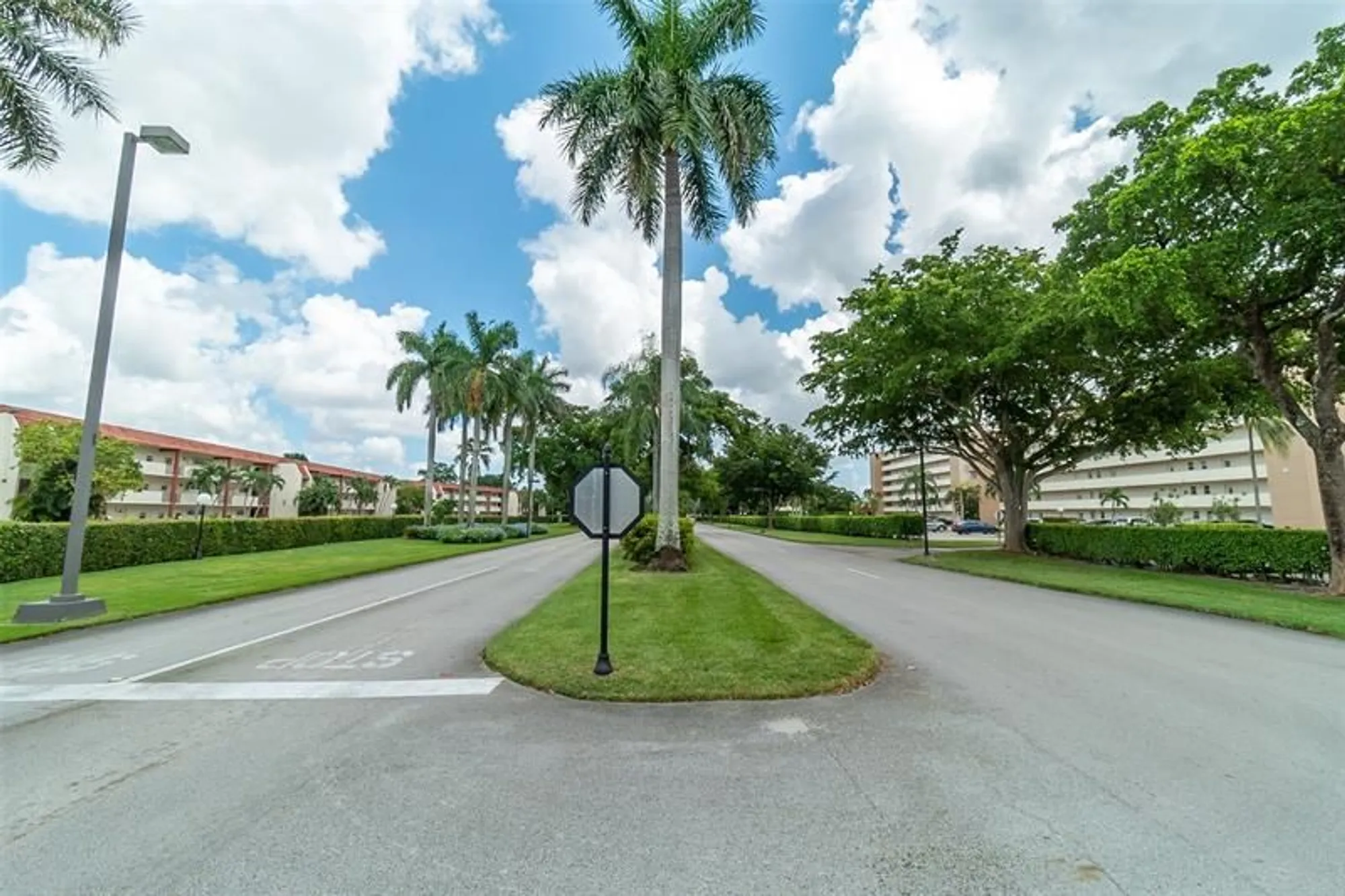 Property Slideshow image 54 of 56 | 9611 n hollybrook lake dr 107, Pembroke Pines, FL, 33025