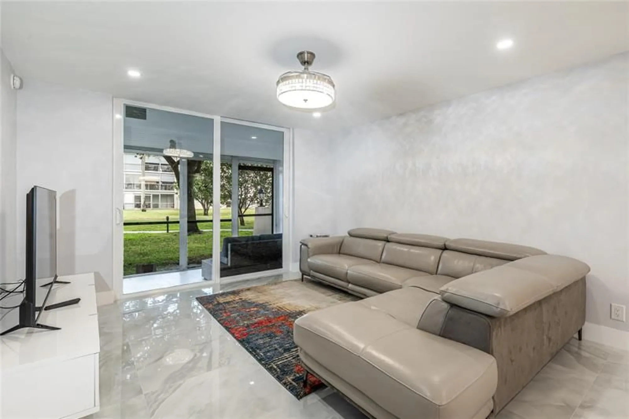 Property Slideshow image 17 of 63 | 9523 s hollybrook lake dr 102, Pembroke Pines, FL, 33025