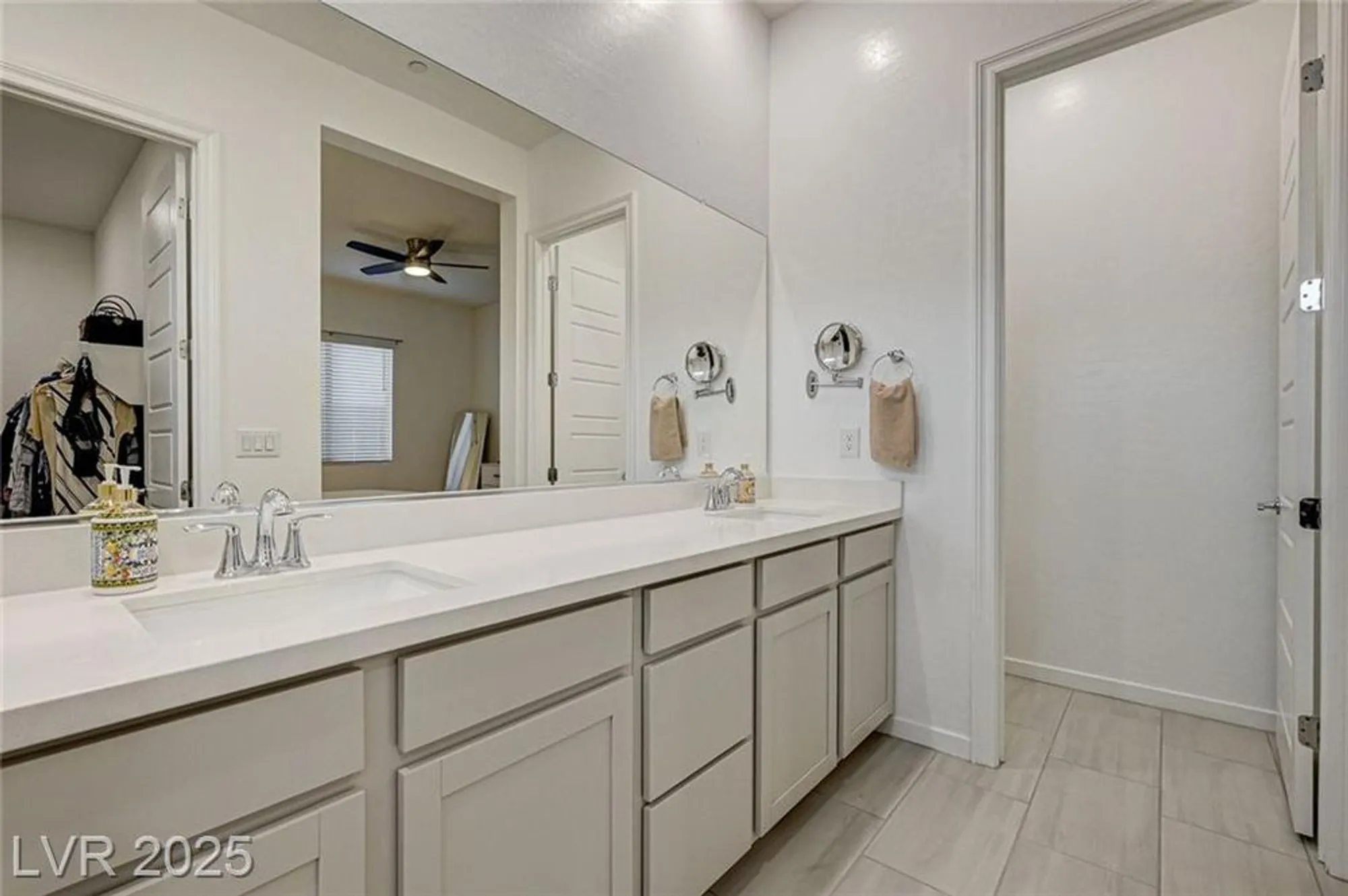 Property Slideshow image 33 of 67 | 912 allister fields ln, Las Vegas, NV, 89138