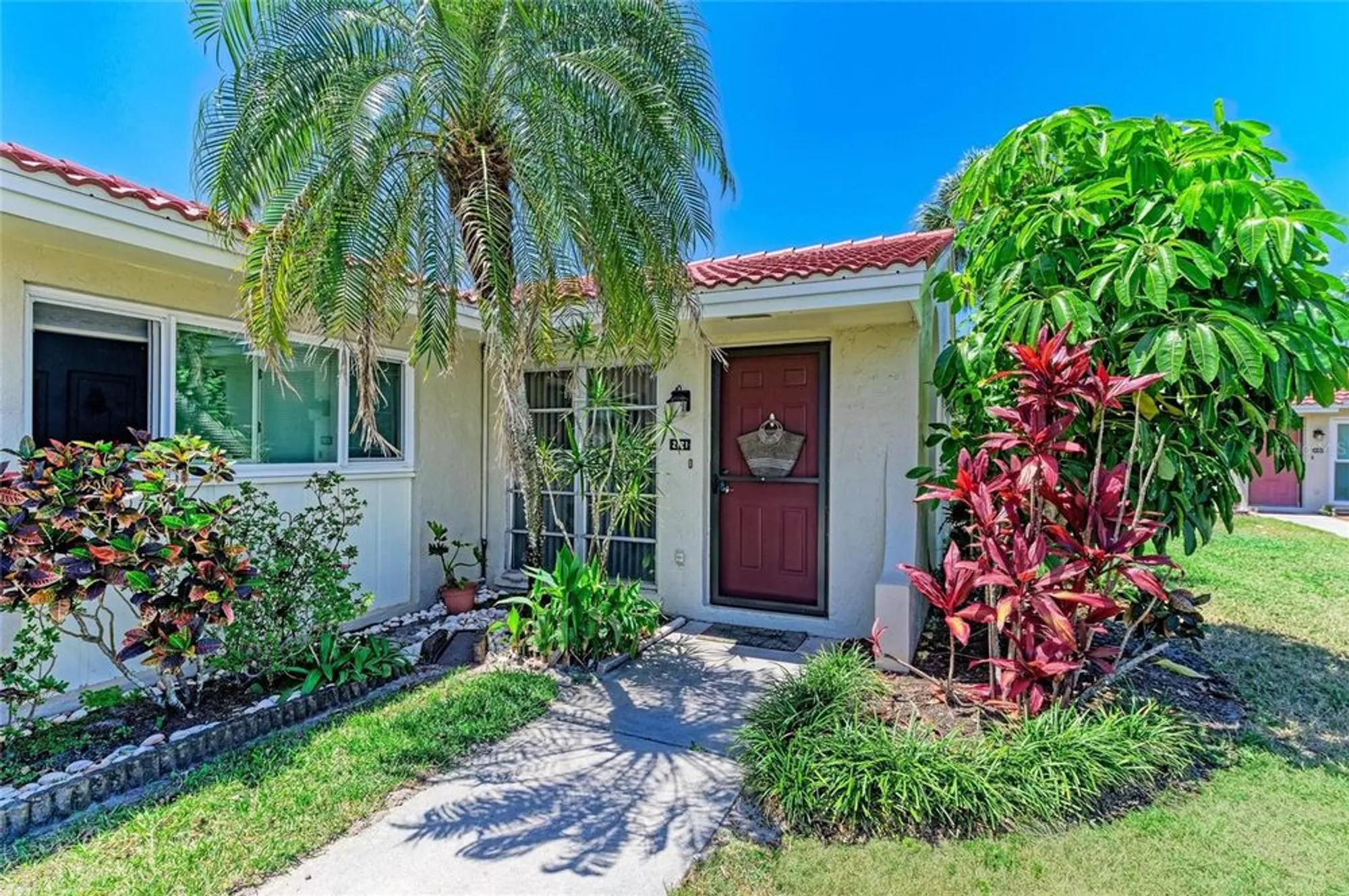Property Slideshow image 2 of 34 | 2121 pueblo cir # v6, Sarasota, FL, 34231