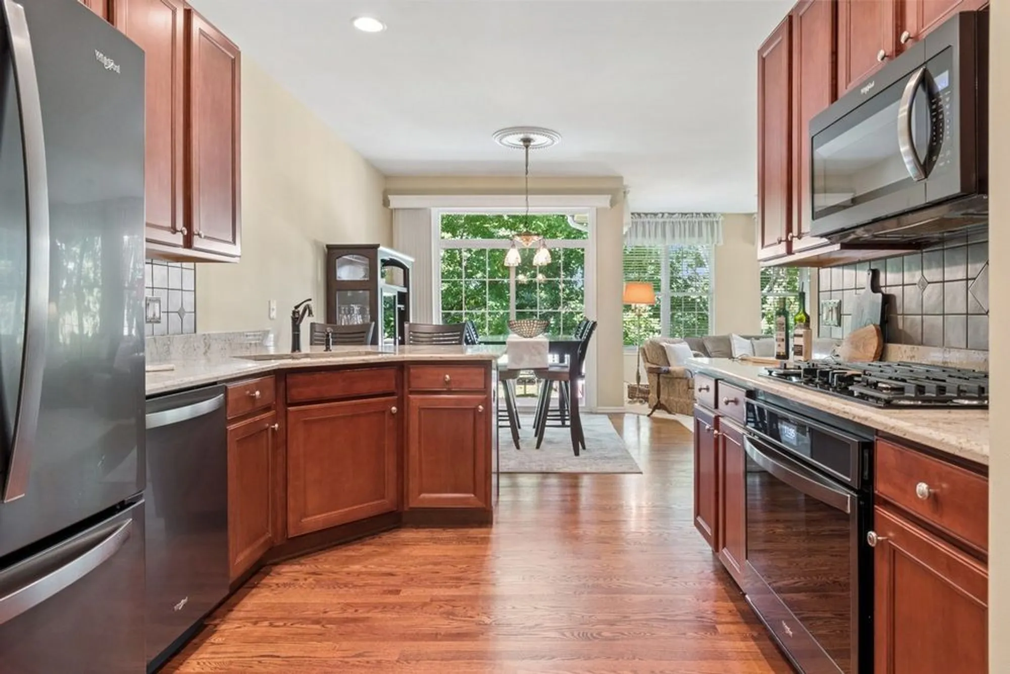 Property Slideshow image 10 of 40 | 1504 mansfield dr, Aurora, IL, 60502