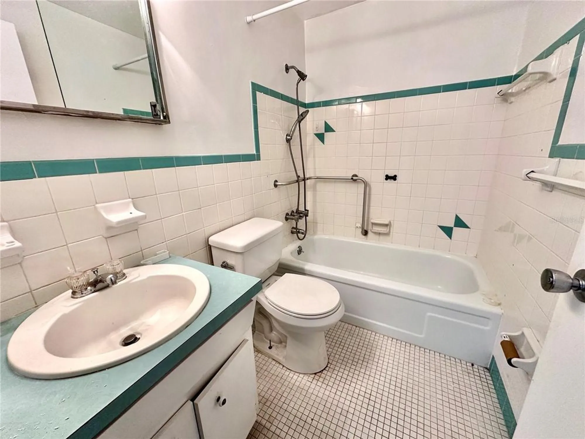 Property Slideshow image 16 of 43 | 2454 australia way 12, Clearwater, FL, 33763