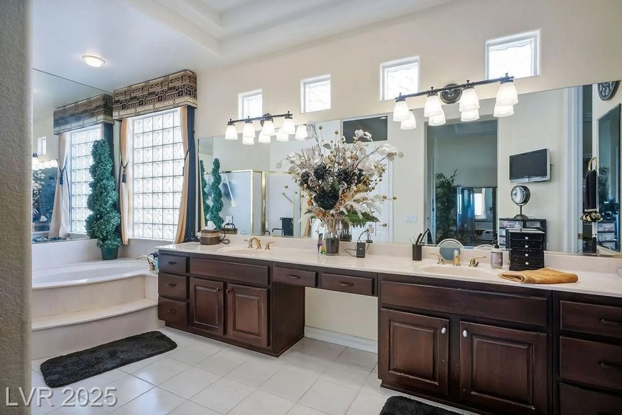 Property Slideshow image 24 of 99 | 10712 button willow dr, Las Vegas, NV, 89134