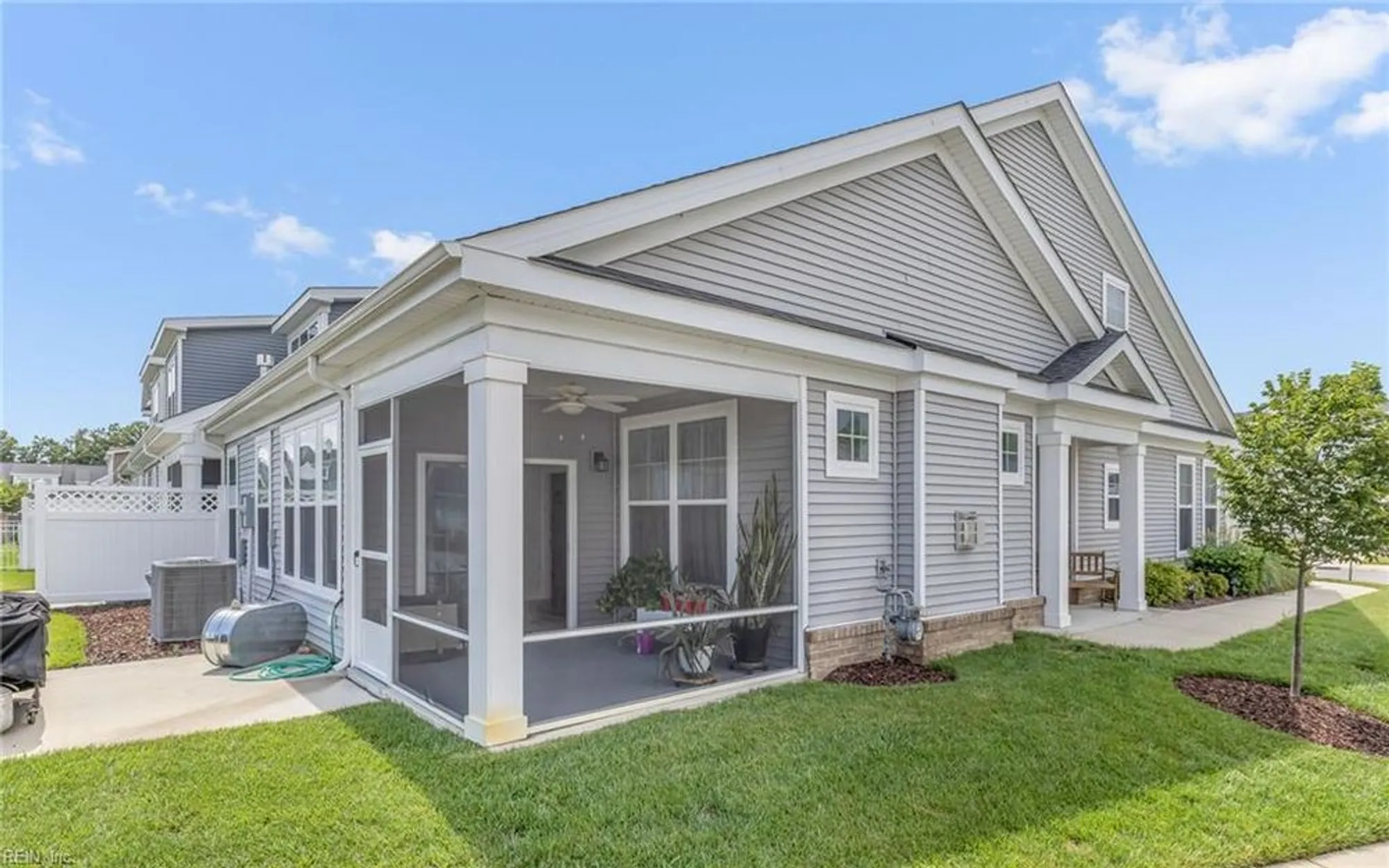 Property Slideshow image 2 of 50 | 4639 longleaf pl, Chesapeake, VA, 23321