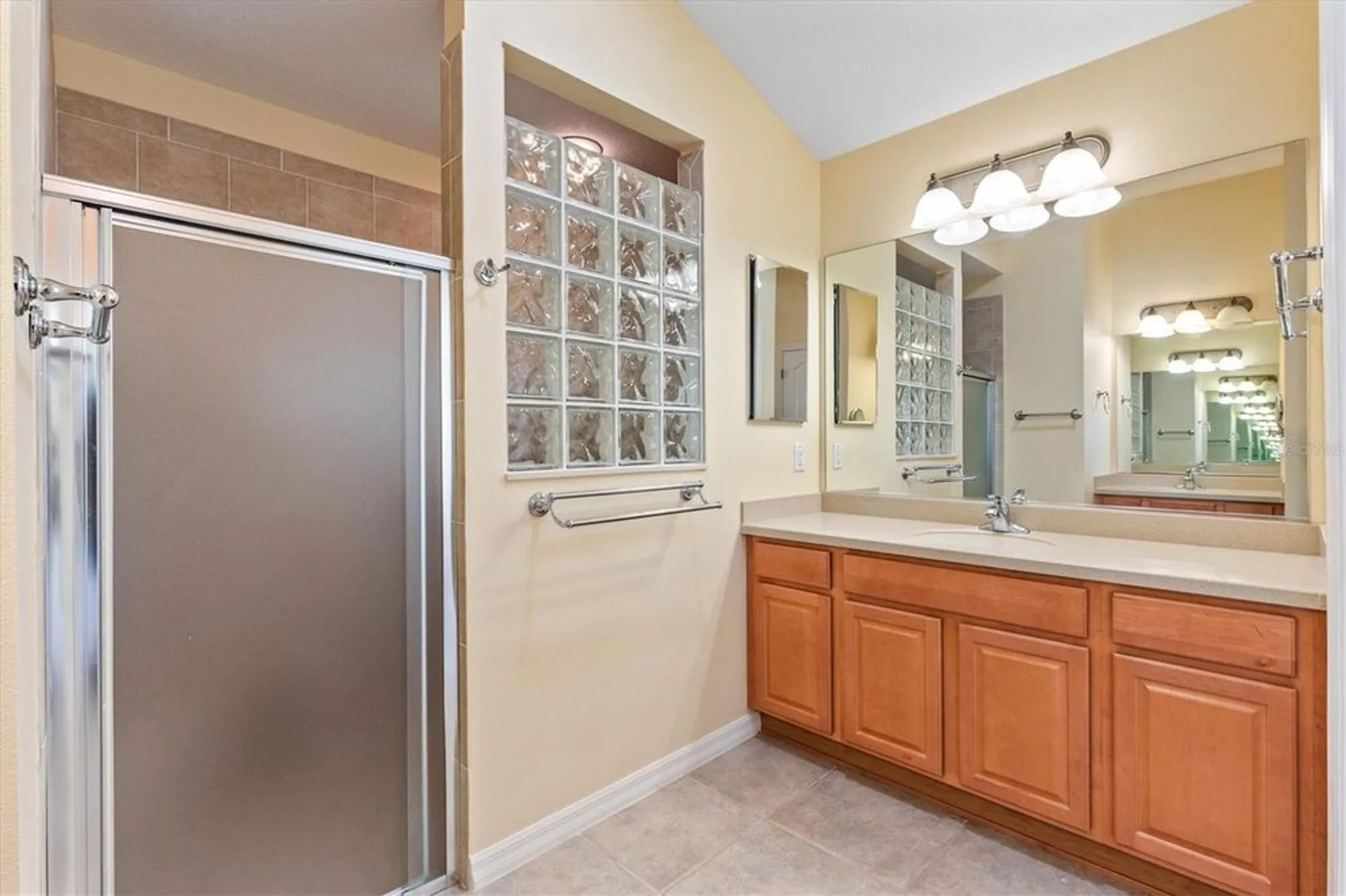 Property Slideshow image 16 of 28 | 611 allenwood loop, The Villages, FL, 32162
