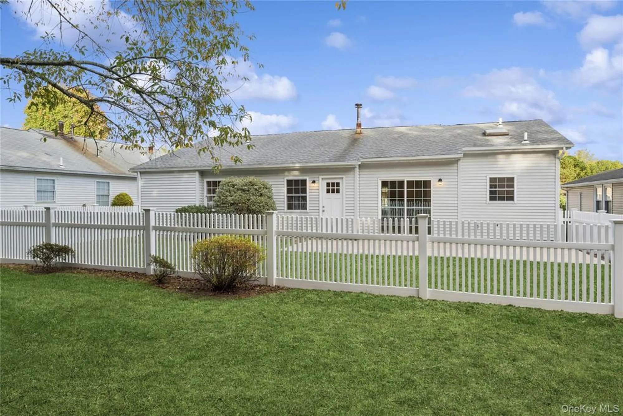Property Slideshow image 21 of 28 | 99 village cir, Manorville, NY, 11949