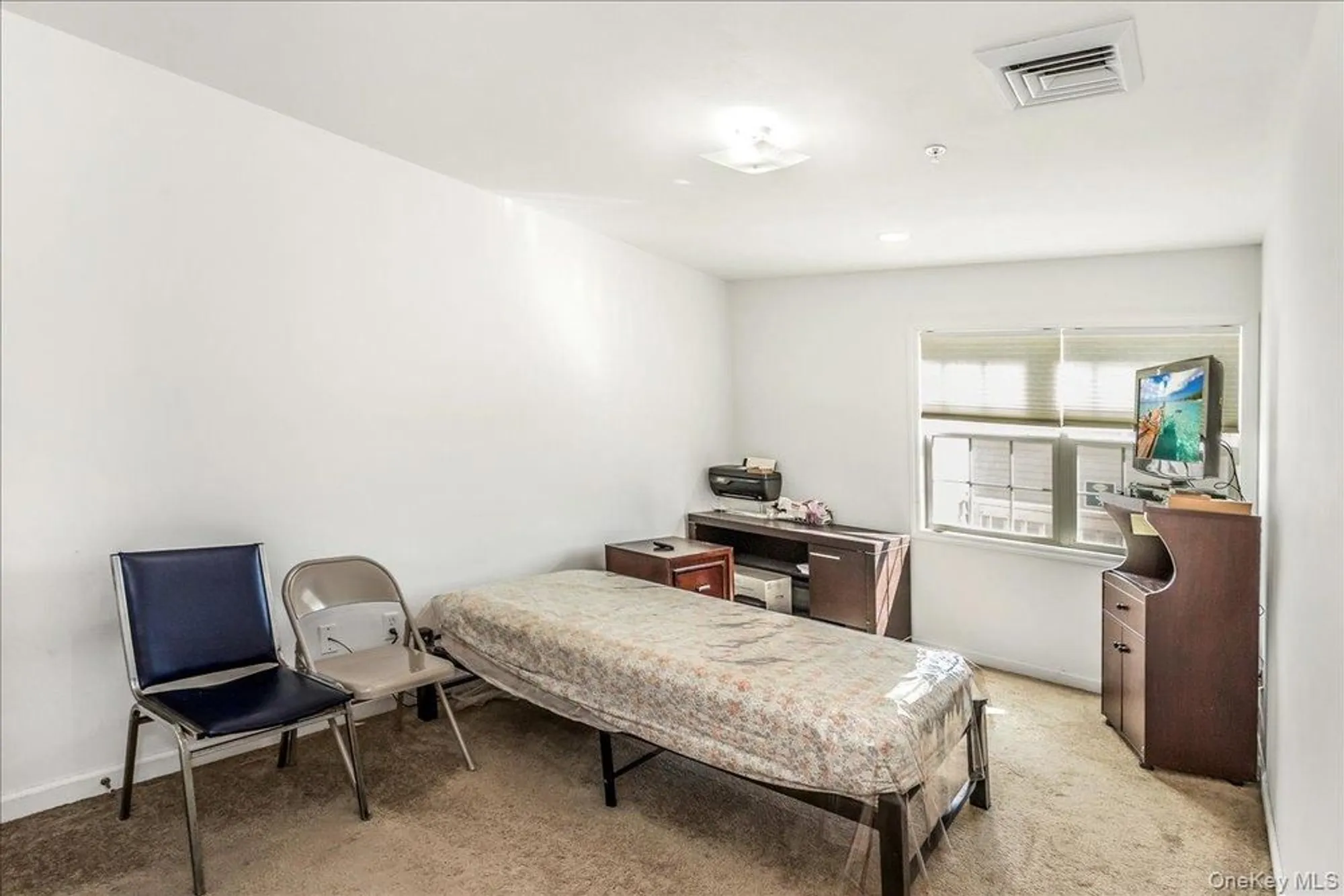 Property Slideshow image 10 of 20 | 802 willow ln uppr level, Valley Stream, NY, 11580