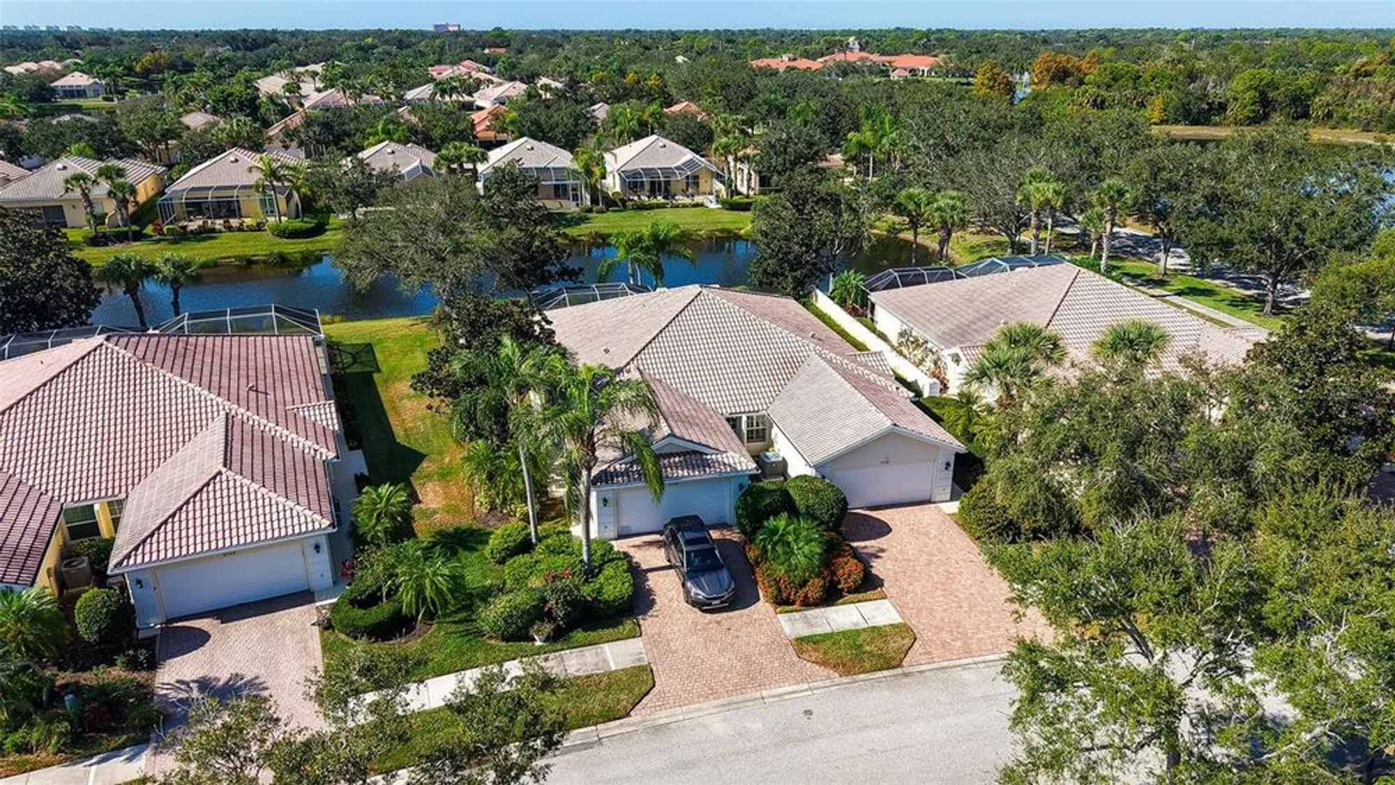 Property Slideshow image 4 of 49 | 5737 ivrea dr, Sarasota, FL, 34238