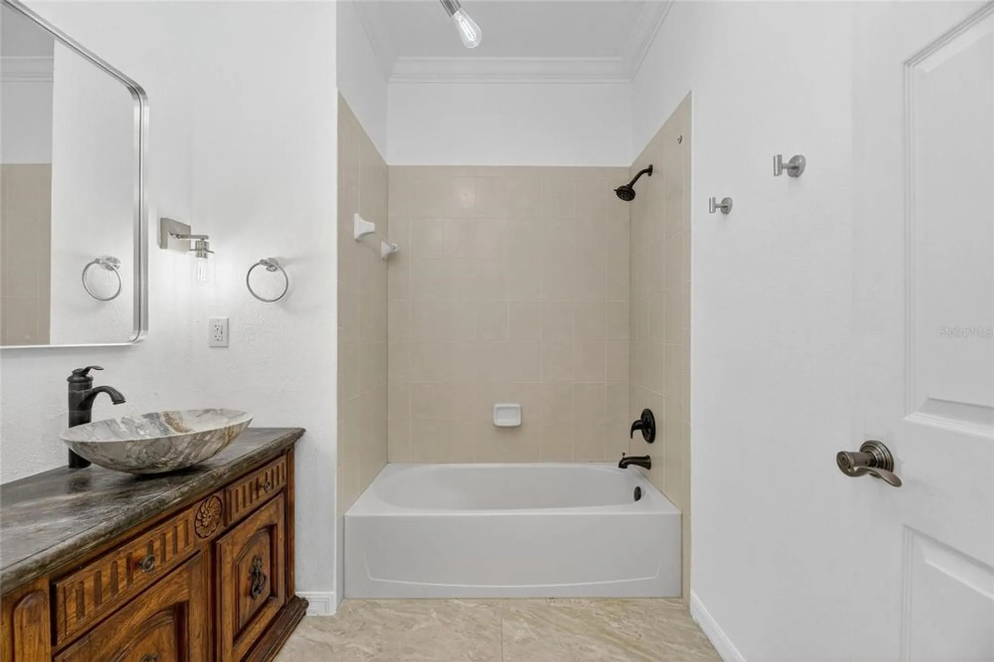 Property Slideshow image 26 of 36 | 329 seneca falls dr, Apollo Beach, FL, 33572