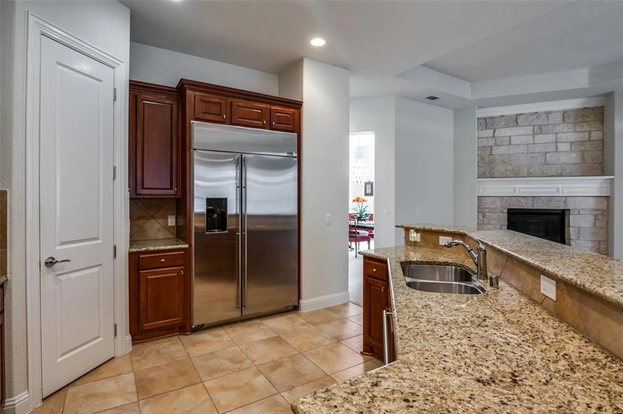 Property Slideshow image 9 of 25 | 7205 oakmont dr, Frisco, TX, 75036