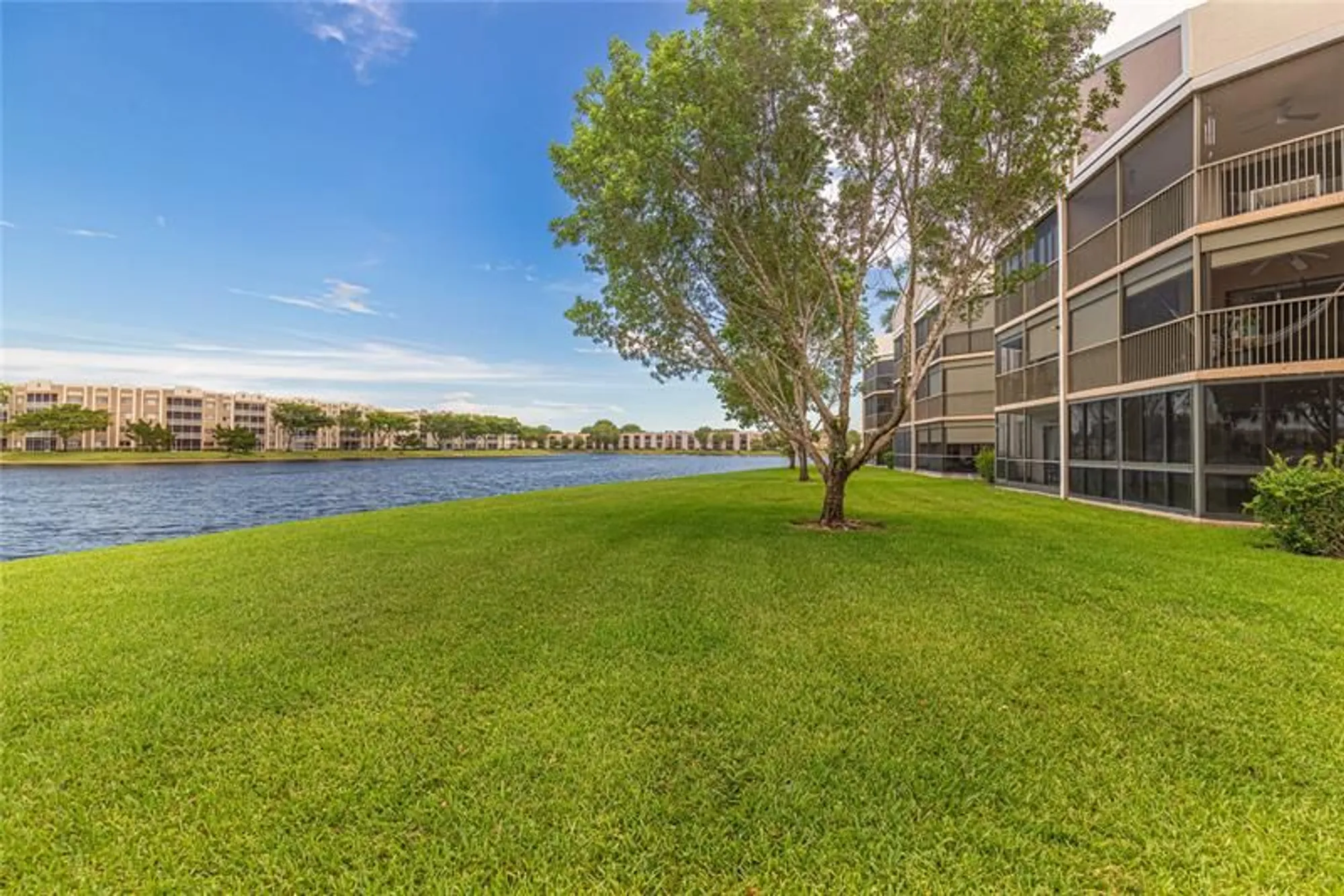 Property Slideshow image 27 of 50 | 7312 fairfax dr 102, Tamarac, FL, 33321