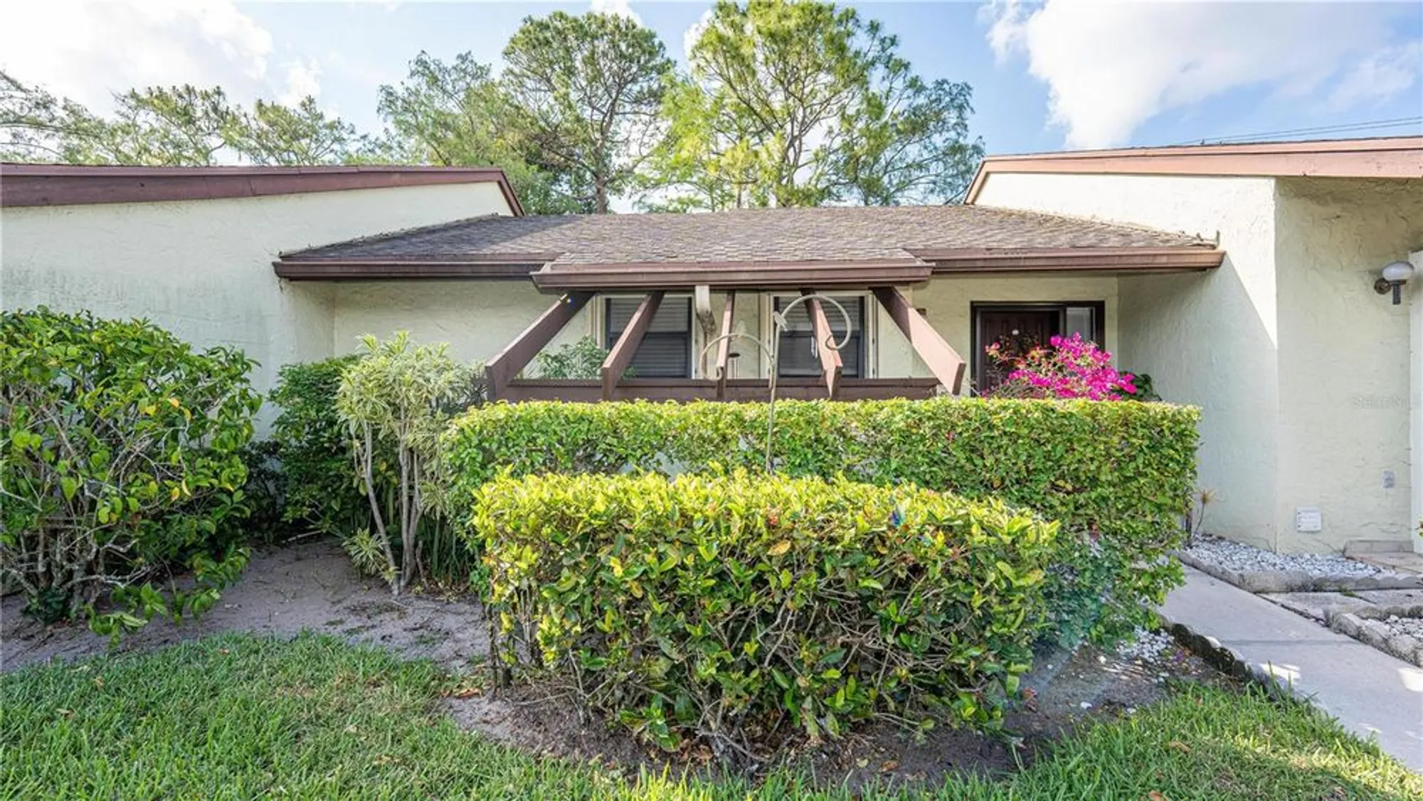 Property Slideshow image 27 of 38 | 272 beaver dam ct, Royal Palm Beach, FL, 33411