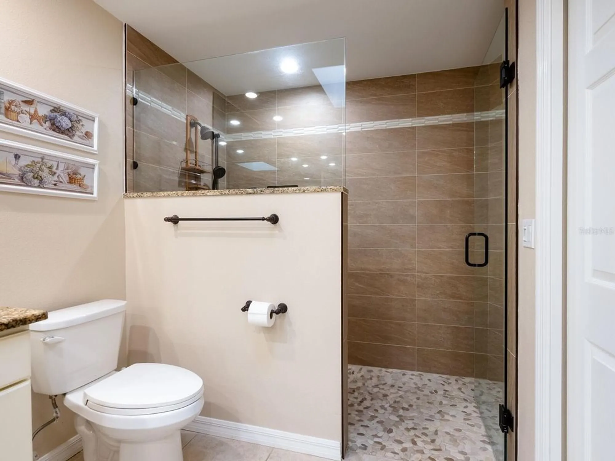 Property Slideshow image 26 of 44 | 4004 wilshire cir 89, Sarasota, FL, 34238