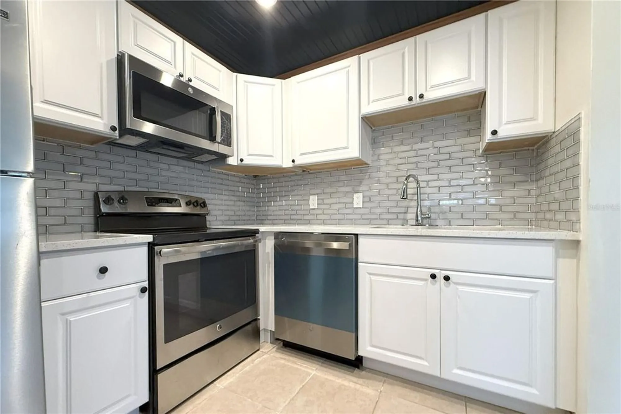 Property Slideshow image 11 of 40 | 101 cambridge trl apt 194, Sun City Center, FL, 33573