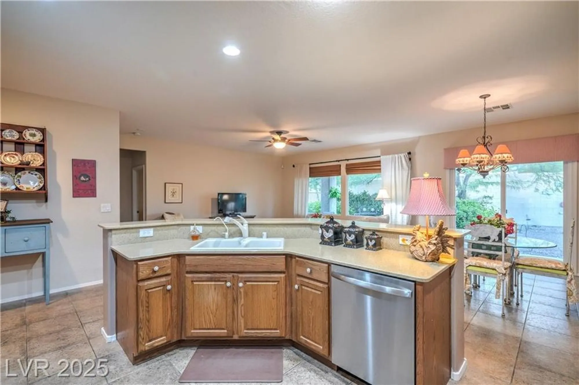 Property Slideshow image 15 of 62 | 2467 moonlight valley ave, Henderson, NV, 89044