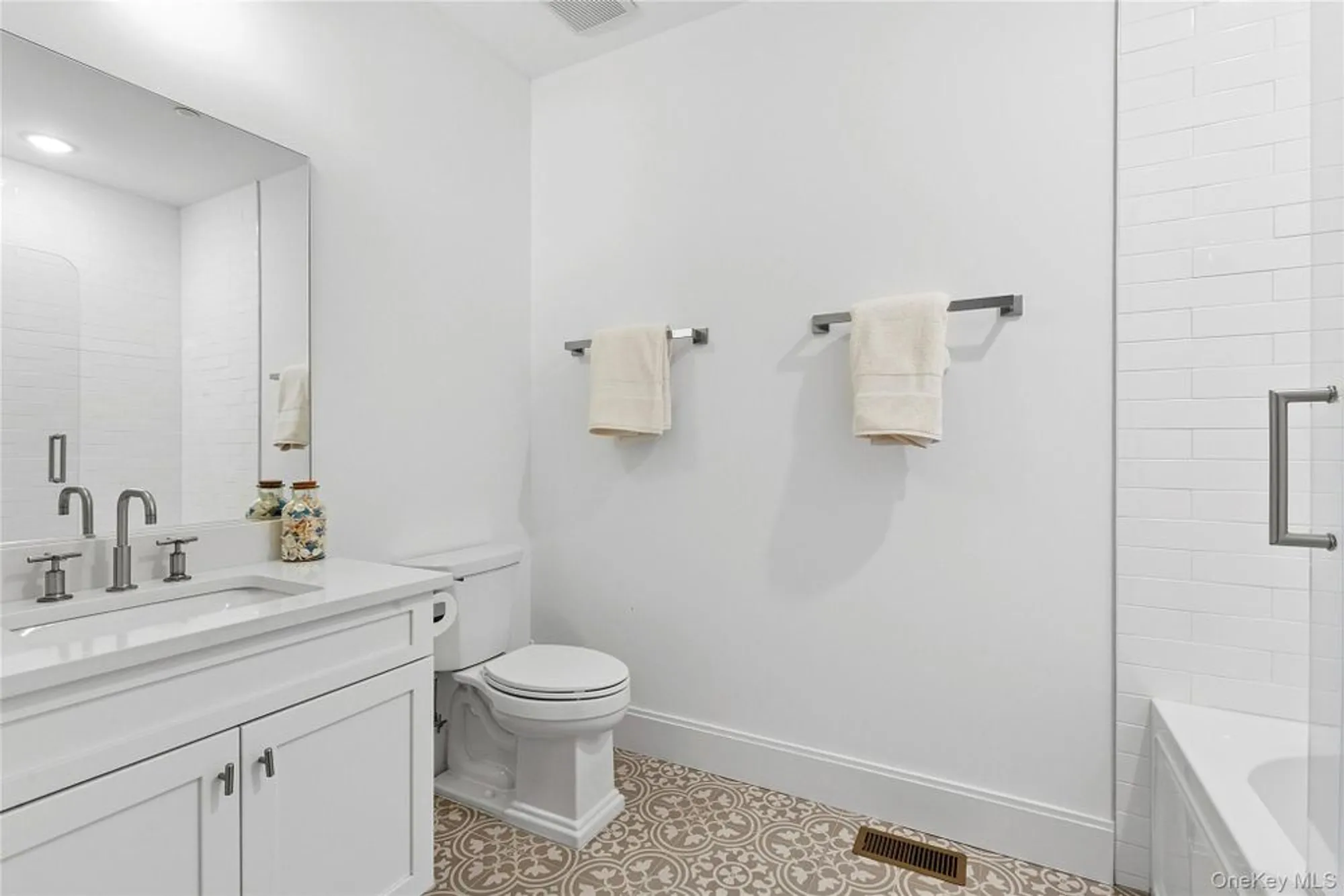 Property Slideshow image 8 of 19 | 305 emanuel way, East Meadow, NY, 11554