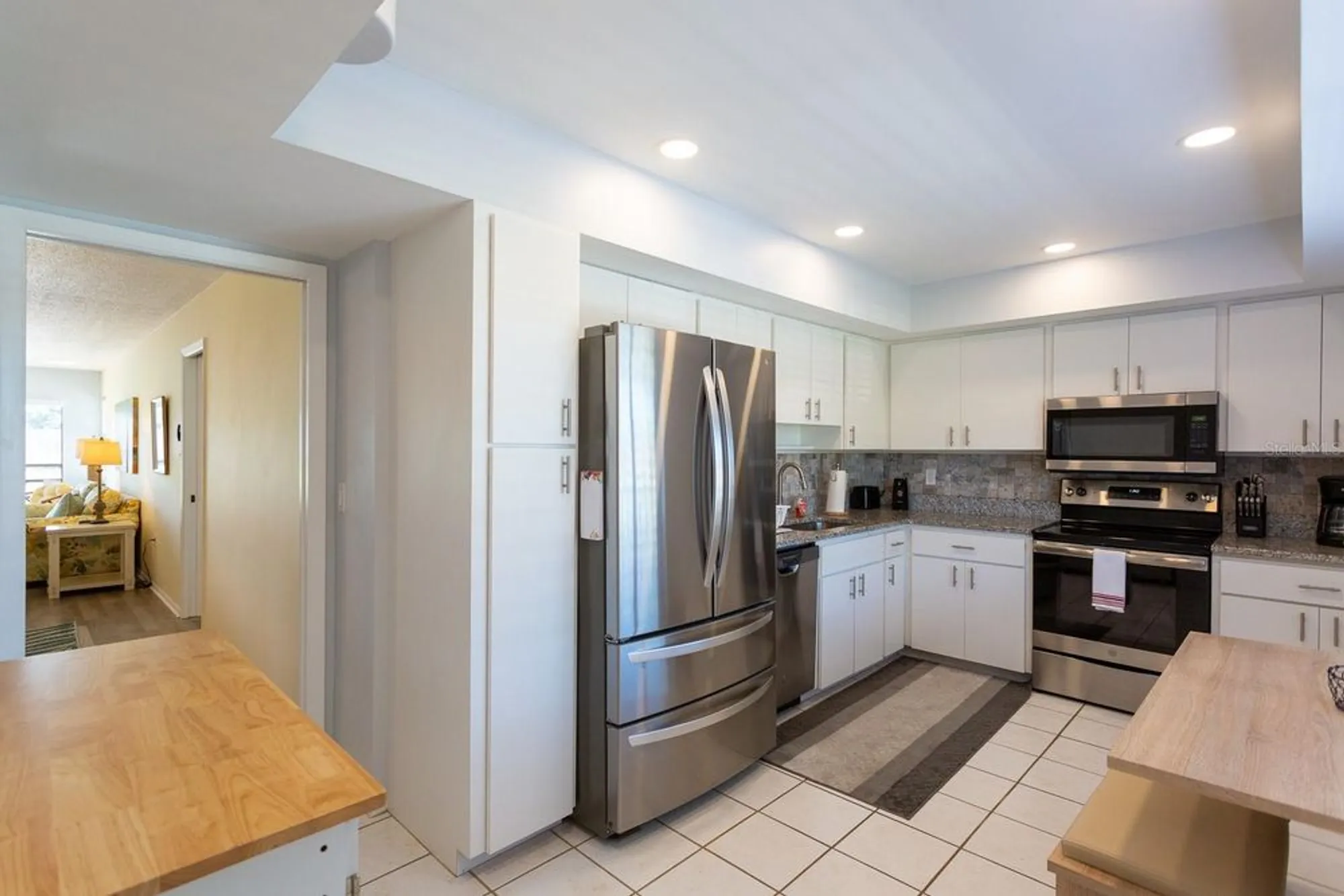 Property Slideshow image 16 of 41 | 5630 golf pointe dr 206, Sarasota, FL, 34243