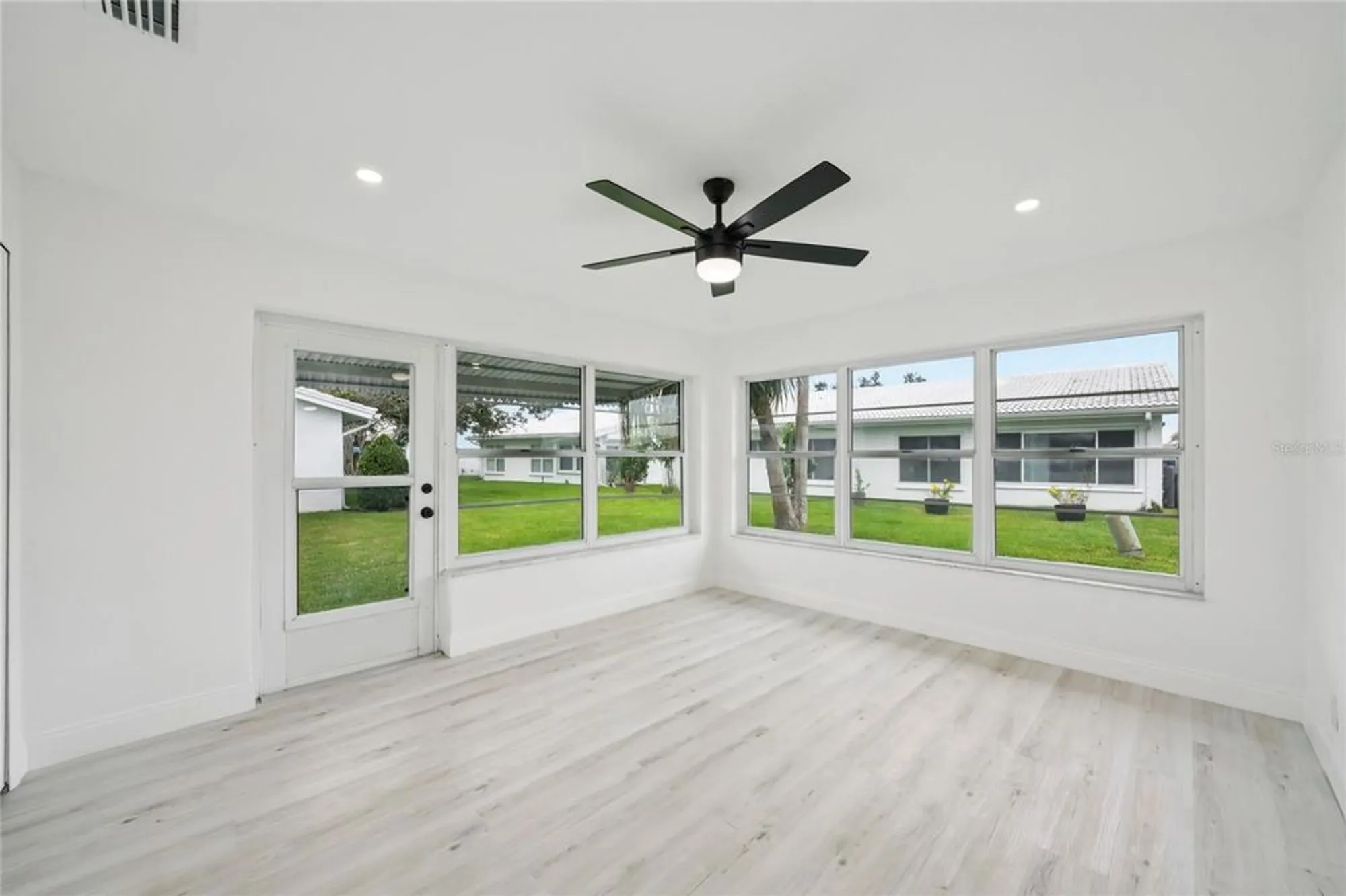 Property Slideshow image 25 of 58 | 9218 39th ln, Pinellas Park, FL, 33782