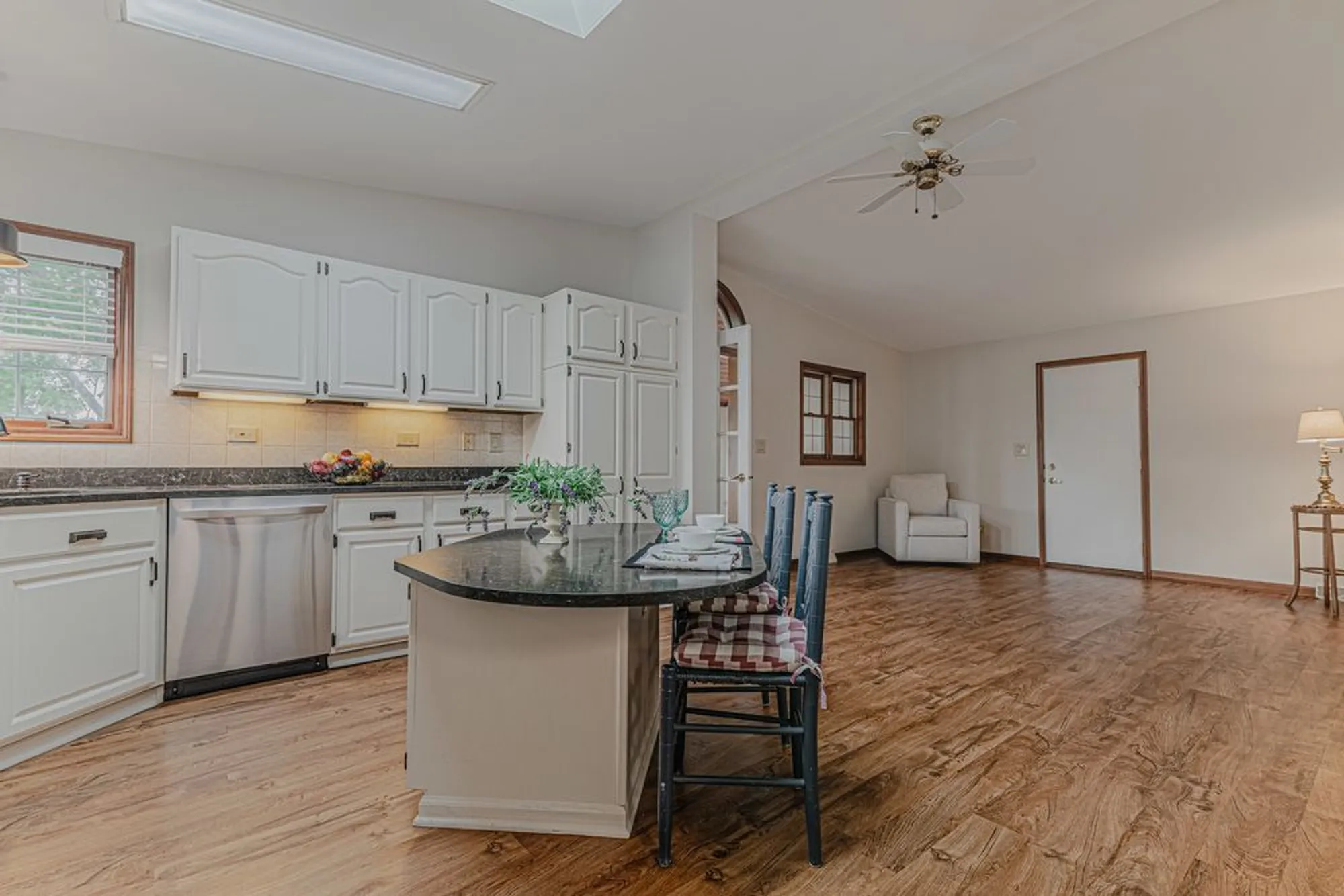 Property Slideshow image 9 of 41 | 9 derby ct, Grayslake, IL, 60030