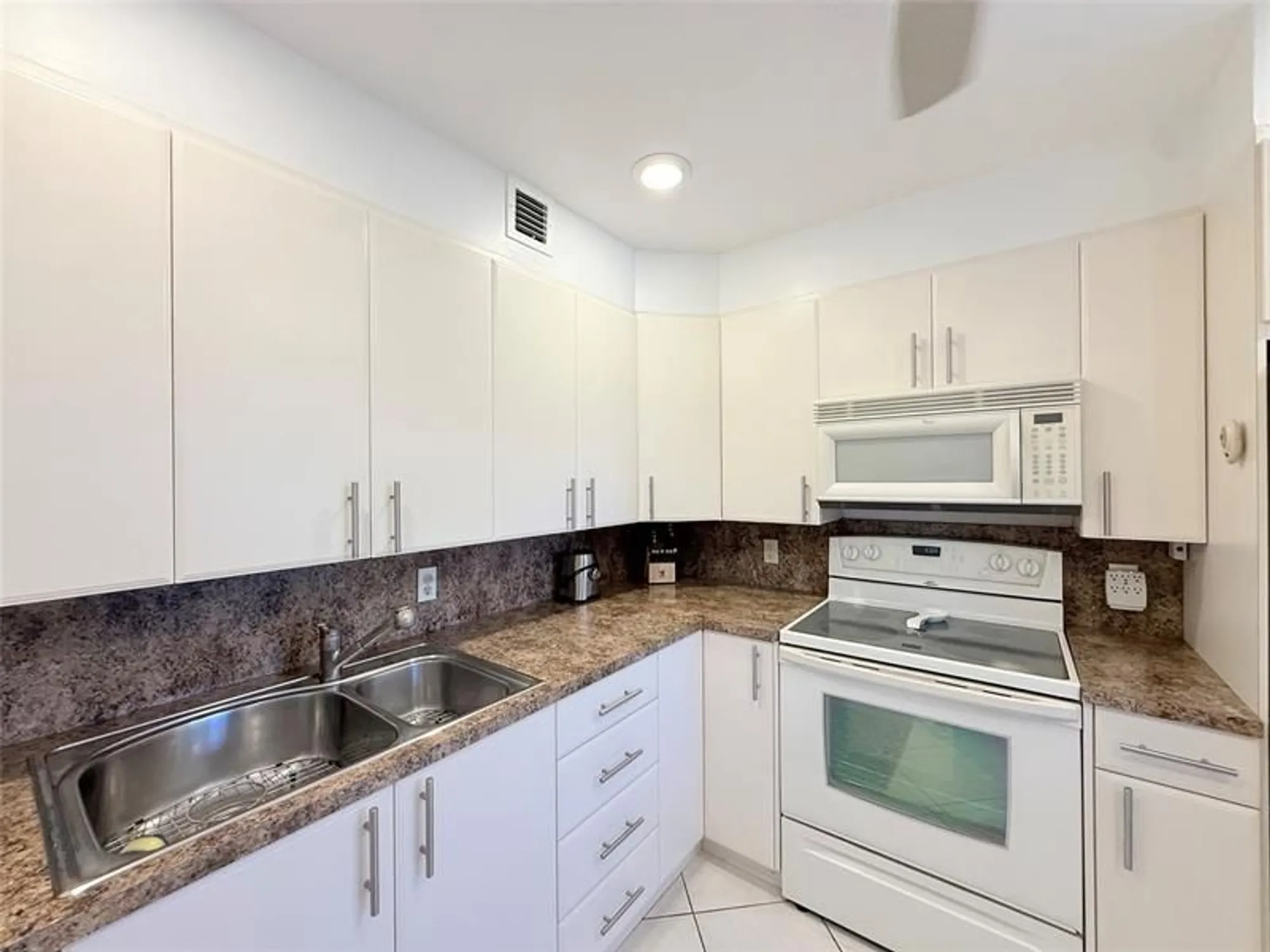 Property Slideshow image 8 of 52 | 424 richmond c # 424, Deerfield Beach, FL, 33442