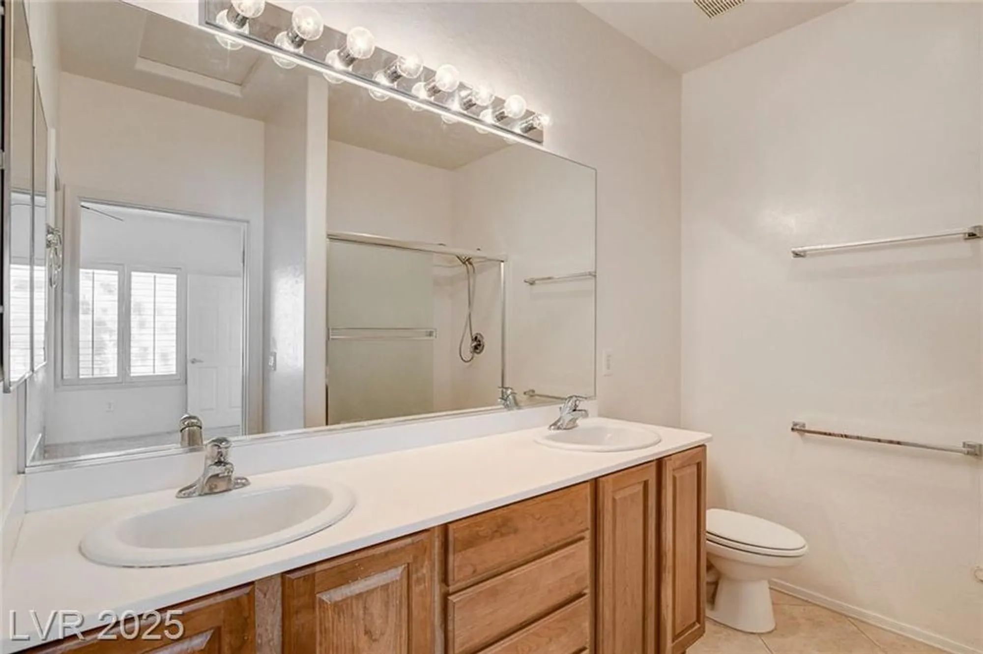 Property Slideshow image 20 of 48 | 2421 willow wren dr, North Las Vegas, NV, 89084