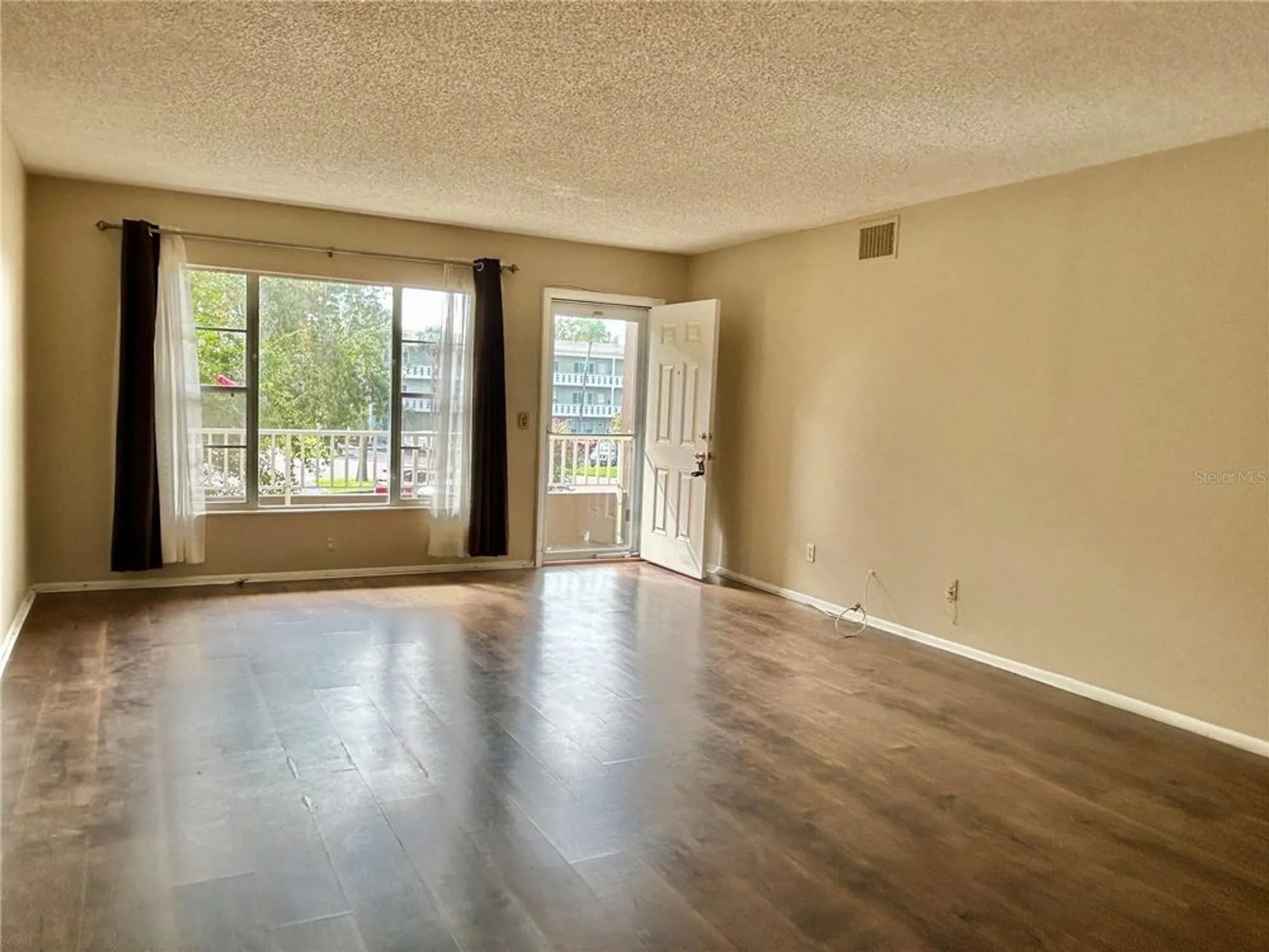Property Slideshow image 6 of 48 | 2402 ecuadorian way apt 28, Clearwater, FL, 33763
