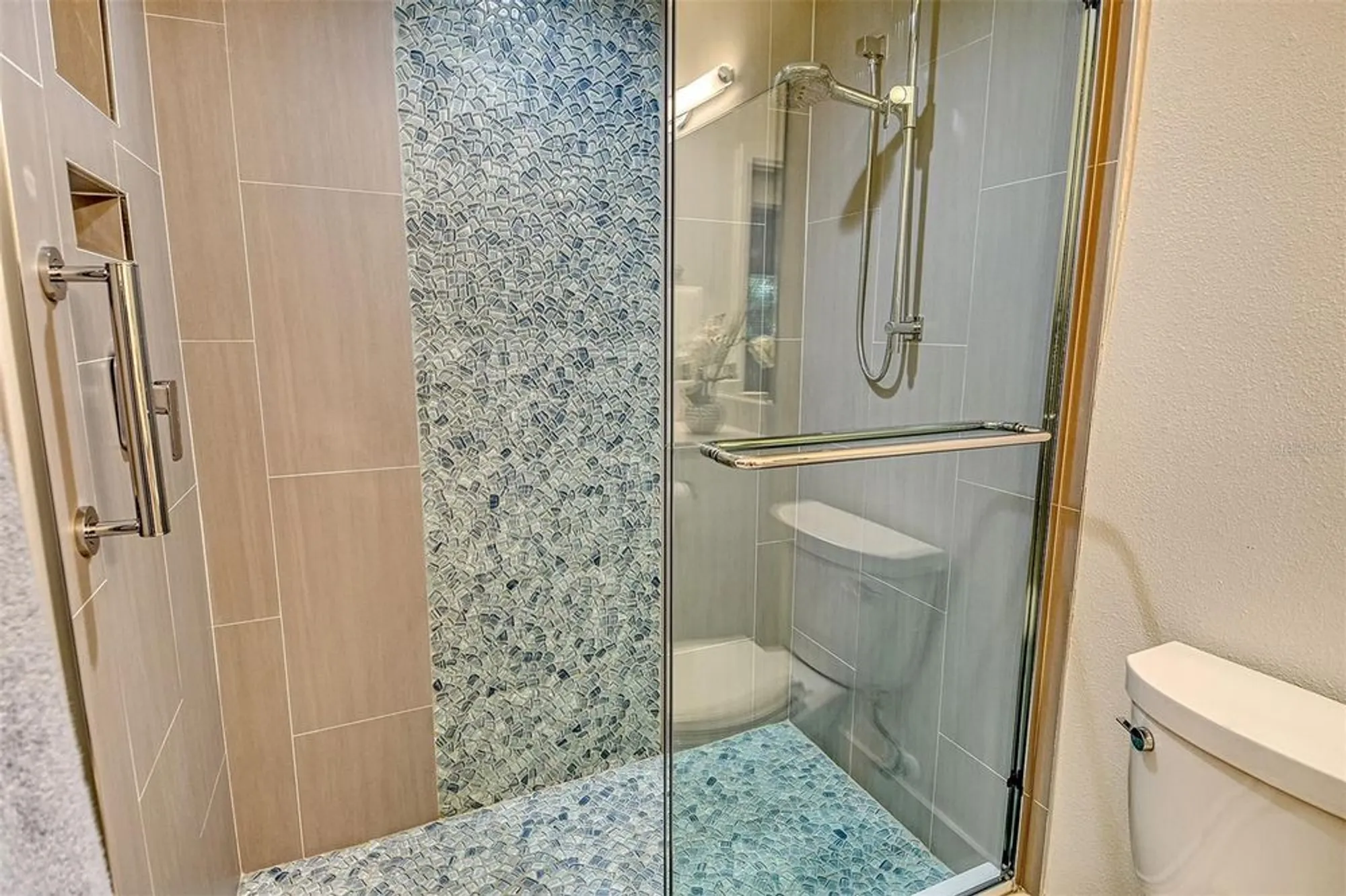 Property Slideshow image 35 of 65 | 119 whispering sands cir # v36, Sarasota, FL, 34242